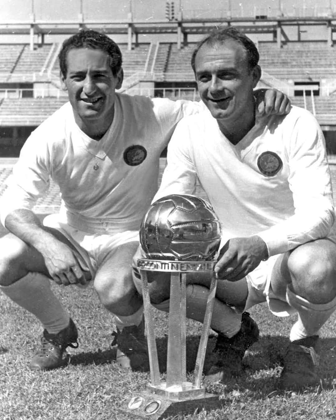 Legendariske Fodboldspillere Francisco Gento med Alfredo Di Stéfano tapet. Wallpaper