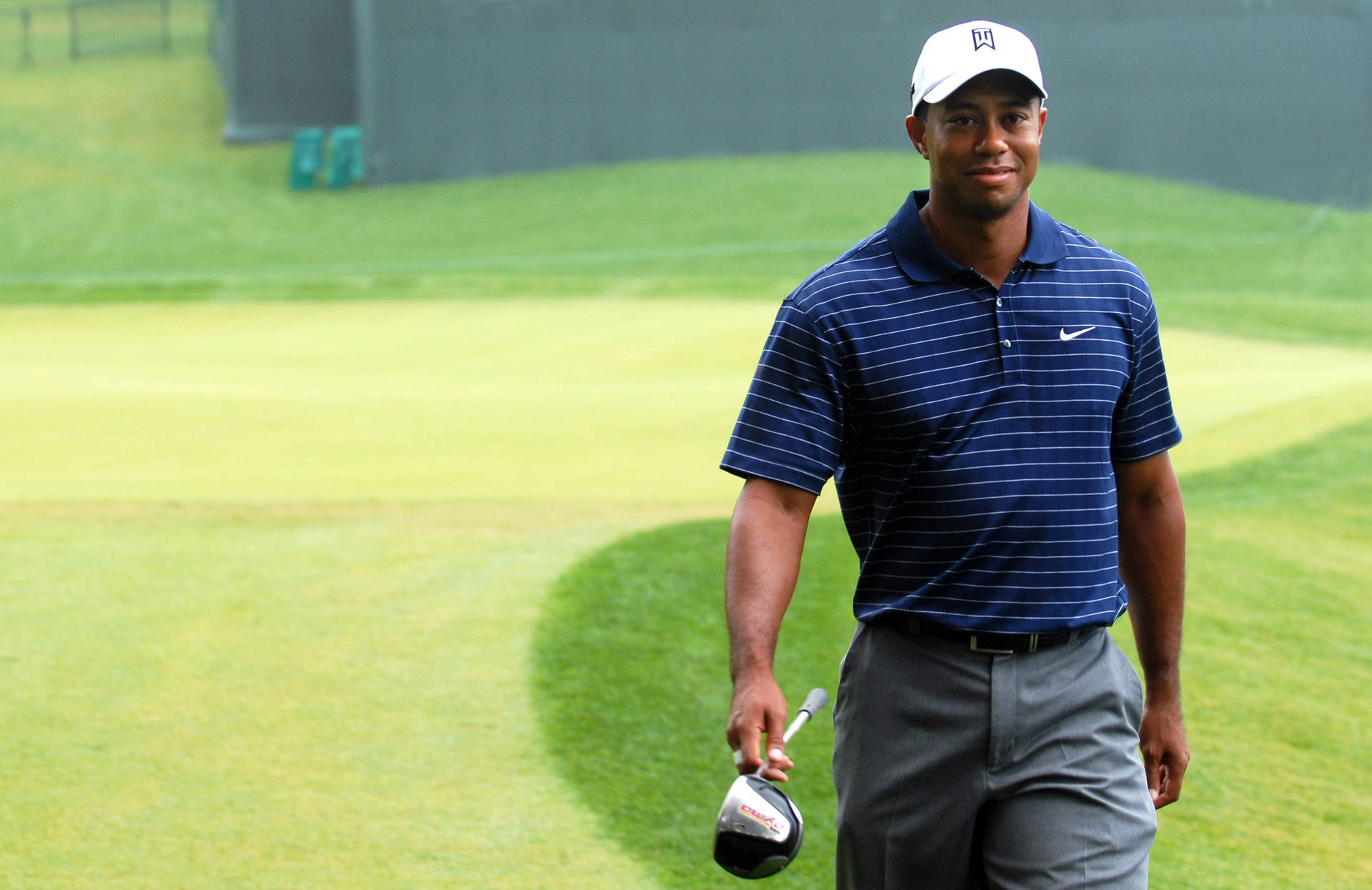Fondode Pantalla De Tiger Woods Legendario En El Golf Fondo de pantalla
