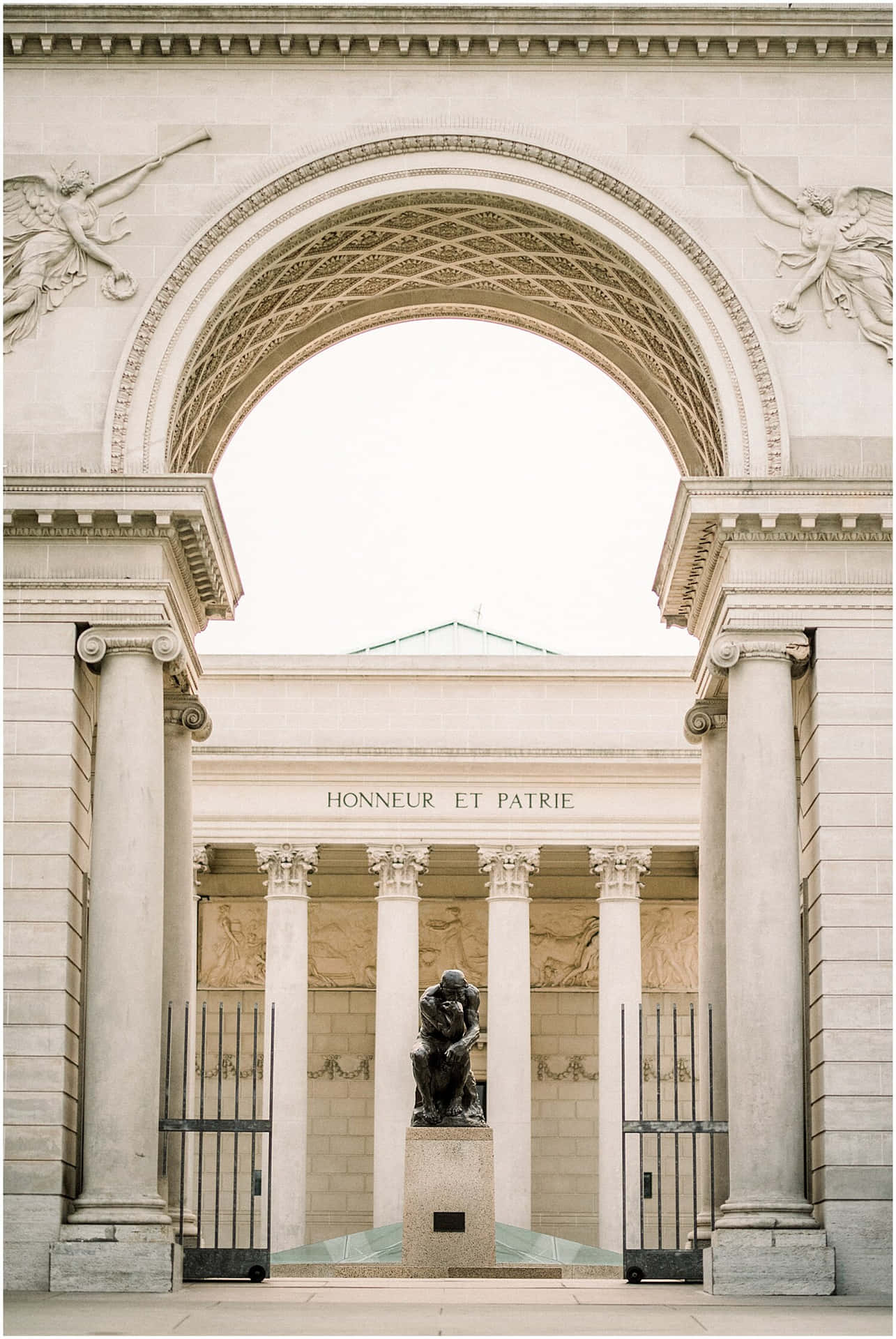 Legion Of Honor Buegang Og Skulptur Bakgrunnsbildet