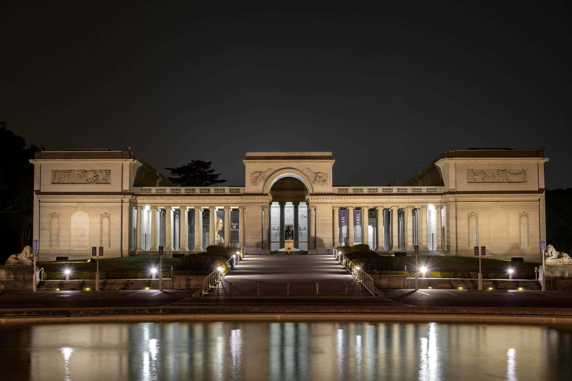 Legionof Honor Museum Nighttime Exterior Wallpaper