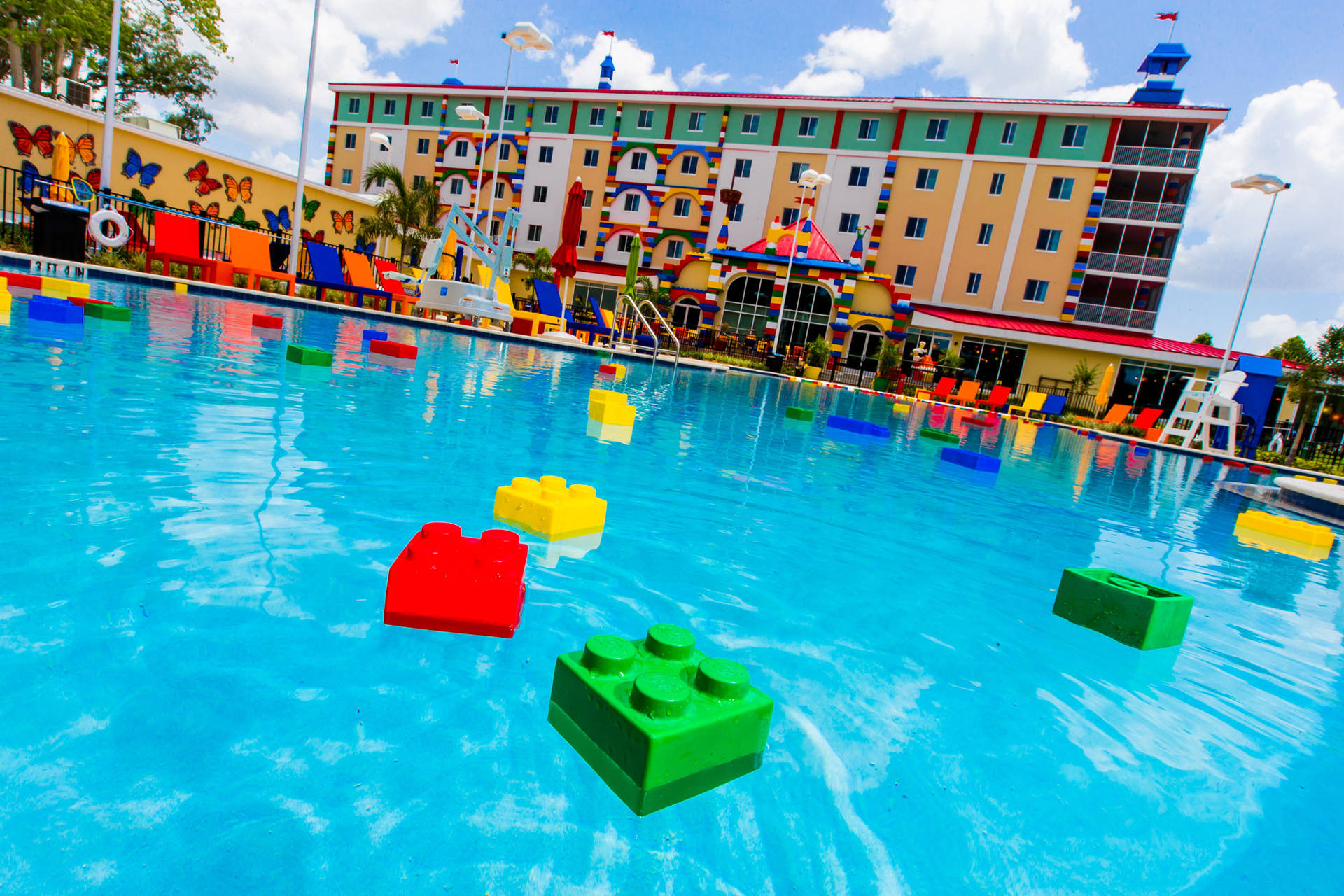Bloquesinflables De Lego En El Complejo De Legoland. Fondo de pantalla