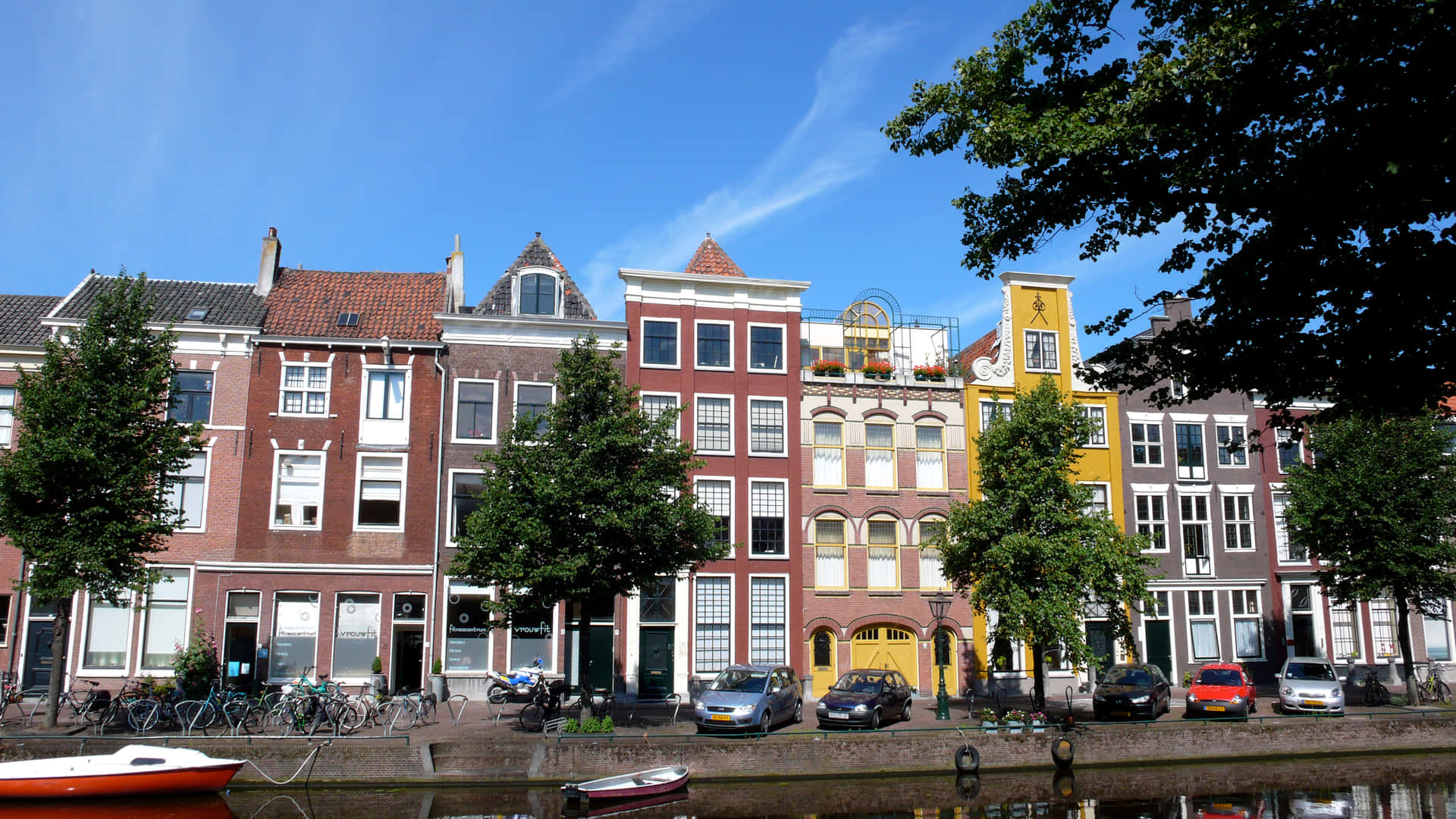 Leiden Canal Houses Sunny Day Wallpaper