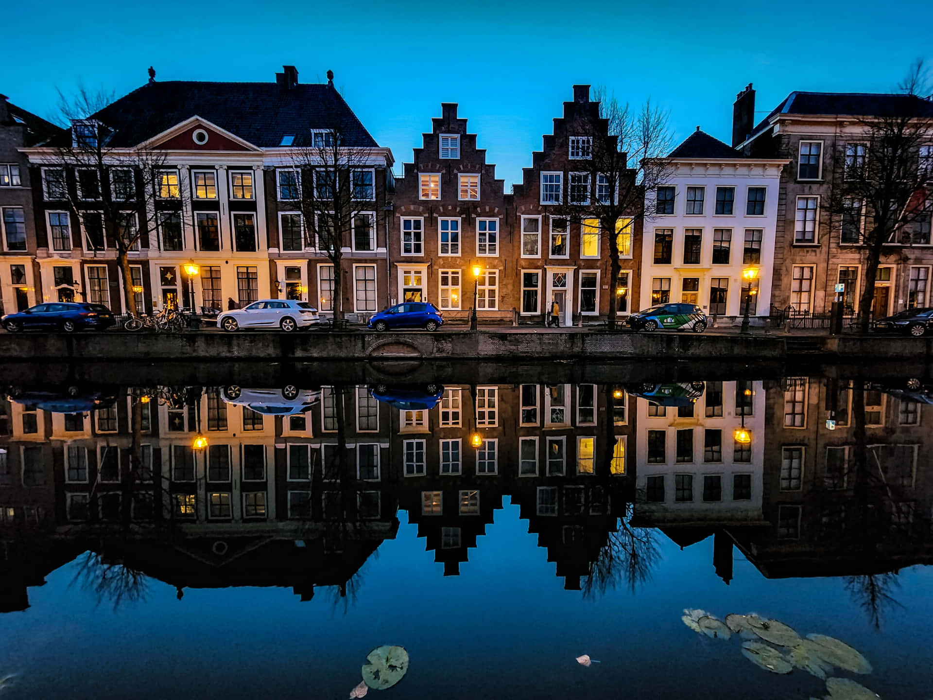 Leiden Canal Housesat Twilight Wallpaper