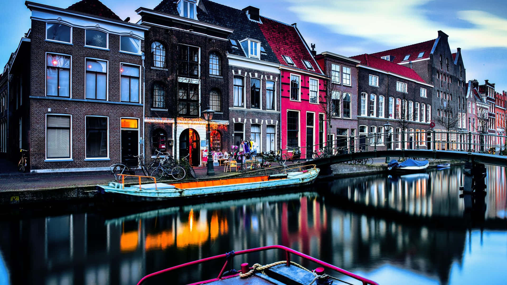 Leiden Canal Housesat Twilight Wallpaper