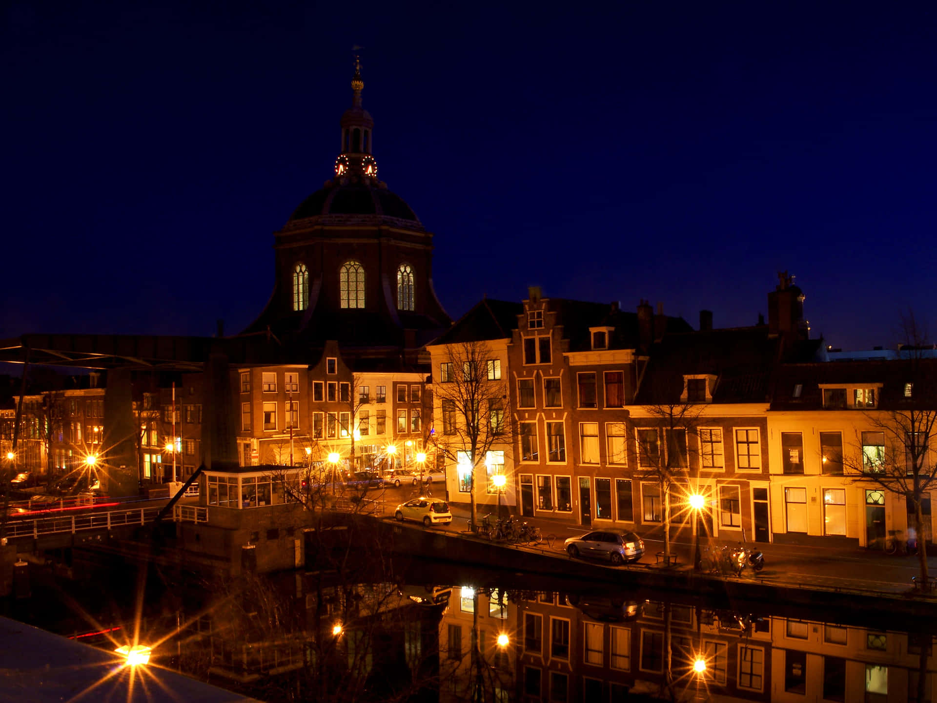 Leiden Nighttime Cityscape Dome Church Wallpaper