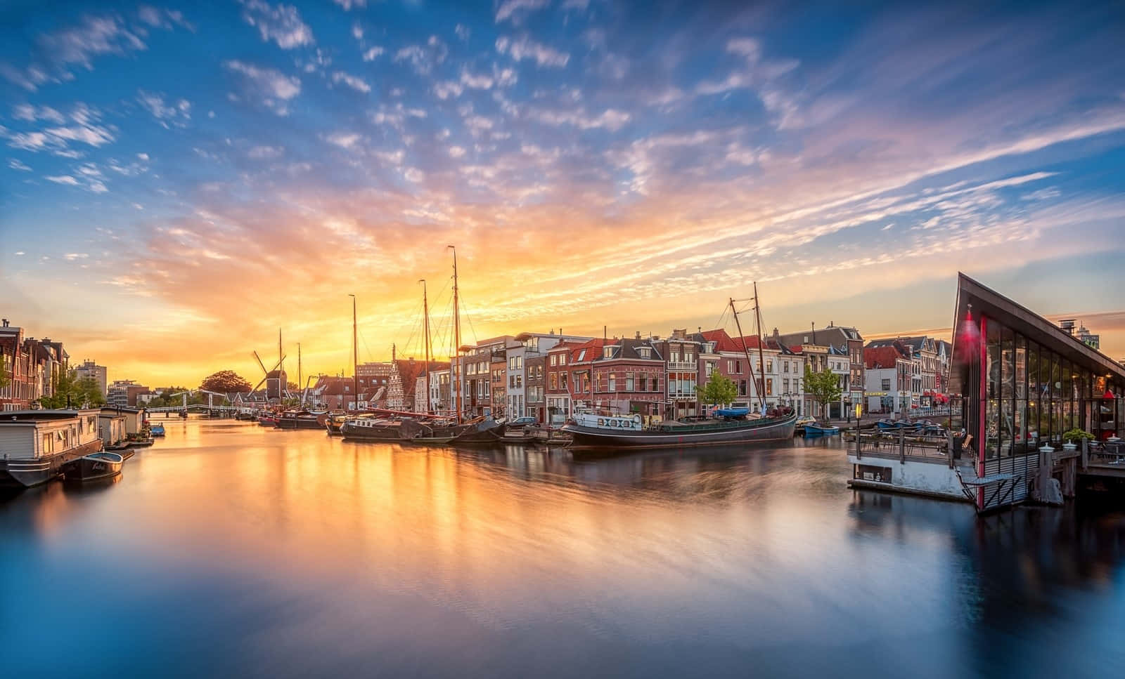 Leiden Sunset Canal View Wallpaper