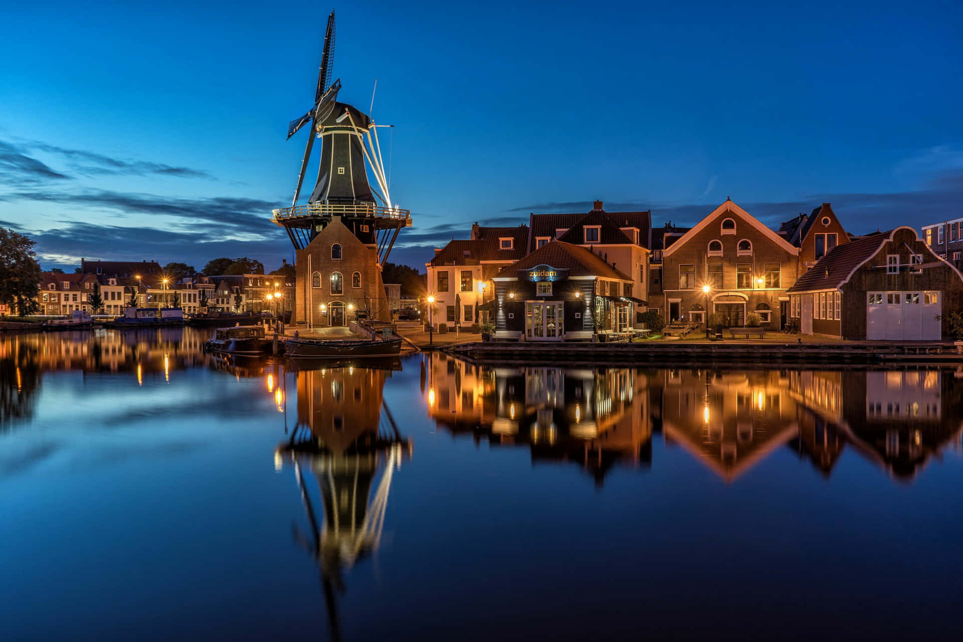 Leiden Windmill Reflectionat Twilight Wallpaper