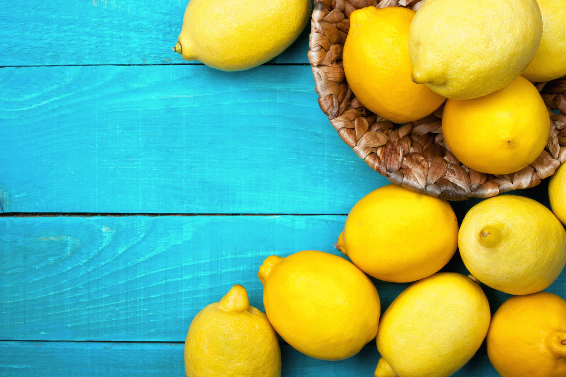 Refresh your body with a clean slice of lemon!