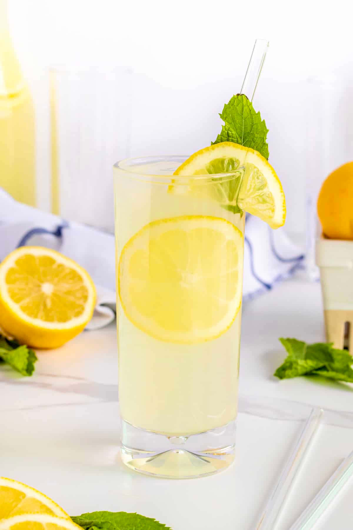 Disfrutade Un Refrescante Vaso De Limonada