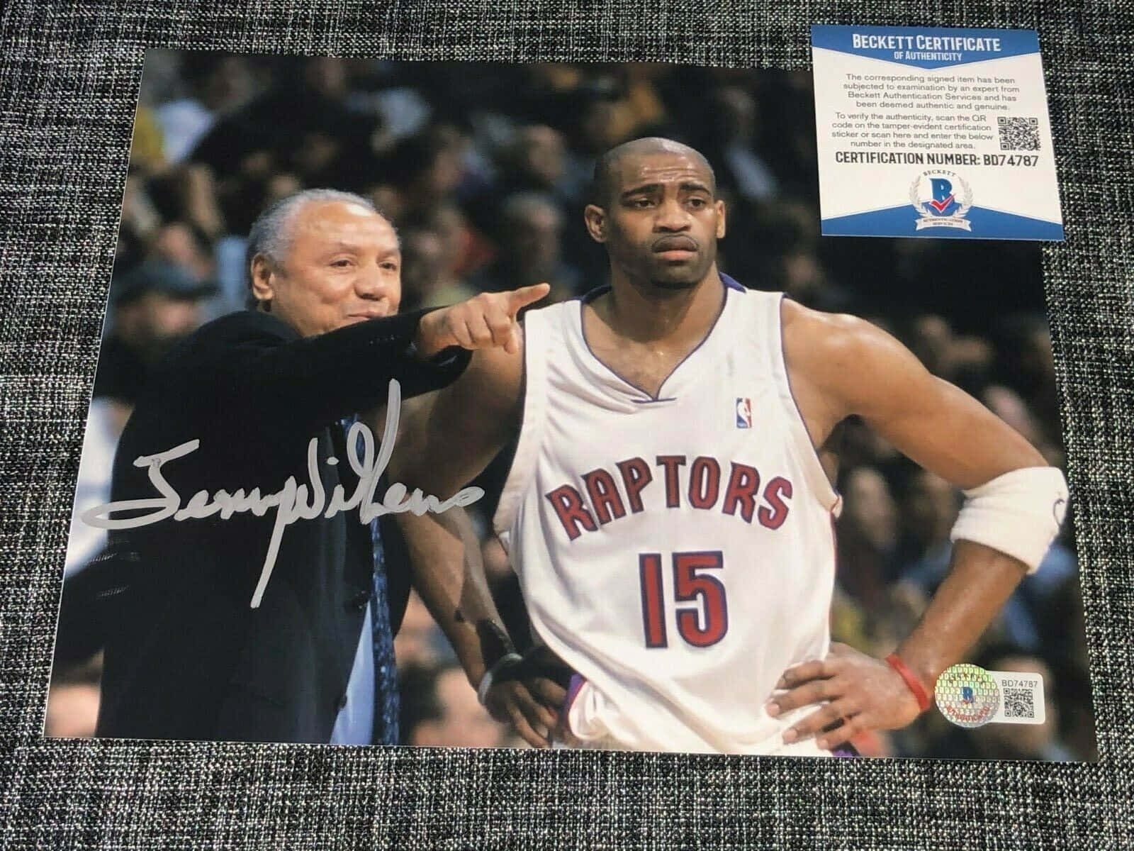 Lenny Wilkens With Vince Carter Wallpaper