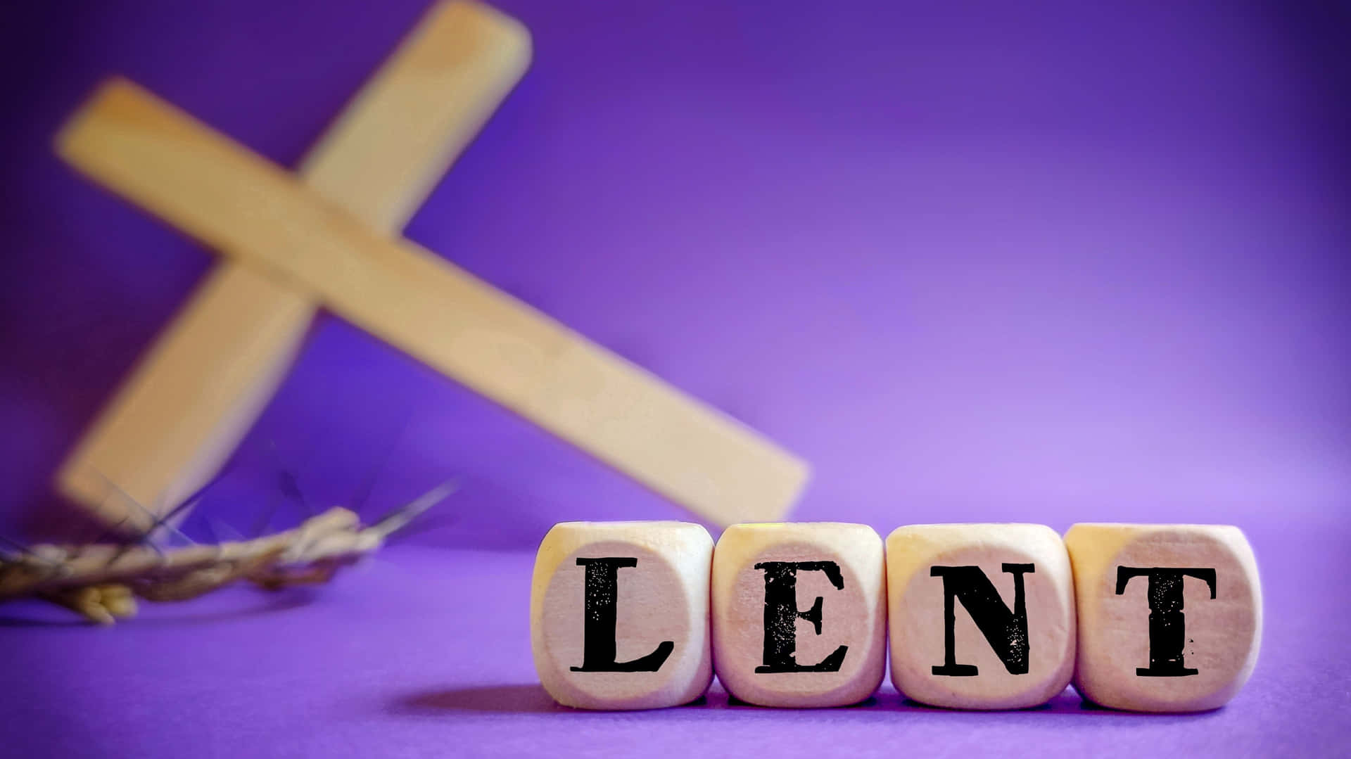 a wooden block with the word lent on it