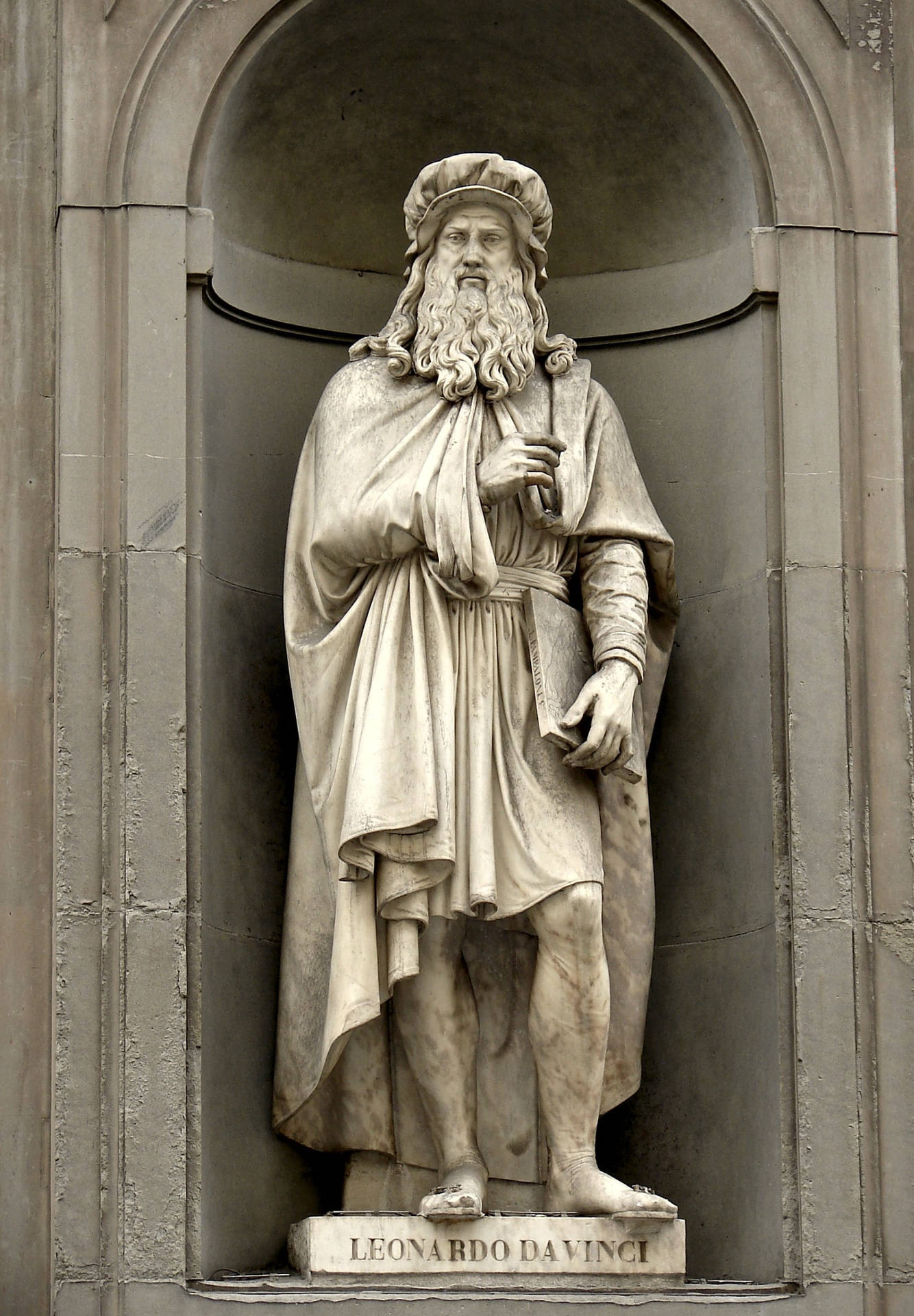 Leonardo Da Vinci Florence Statue Wallpaper