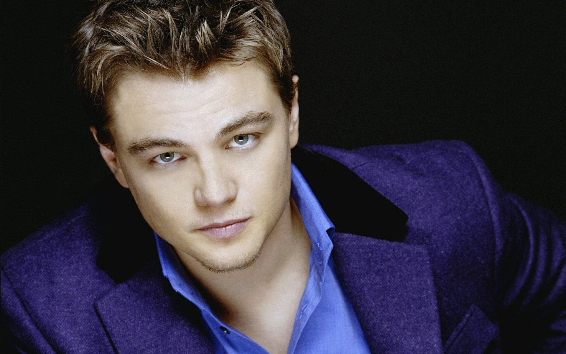 Leonardo DiCaprio In Blue Suit Wallpaper