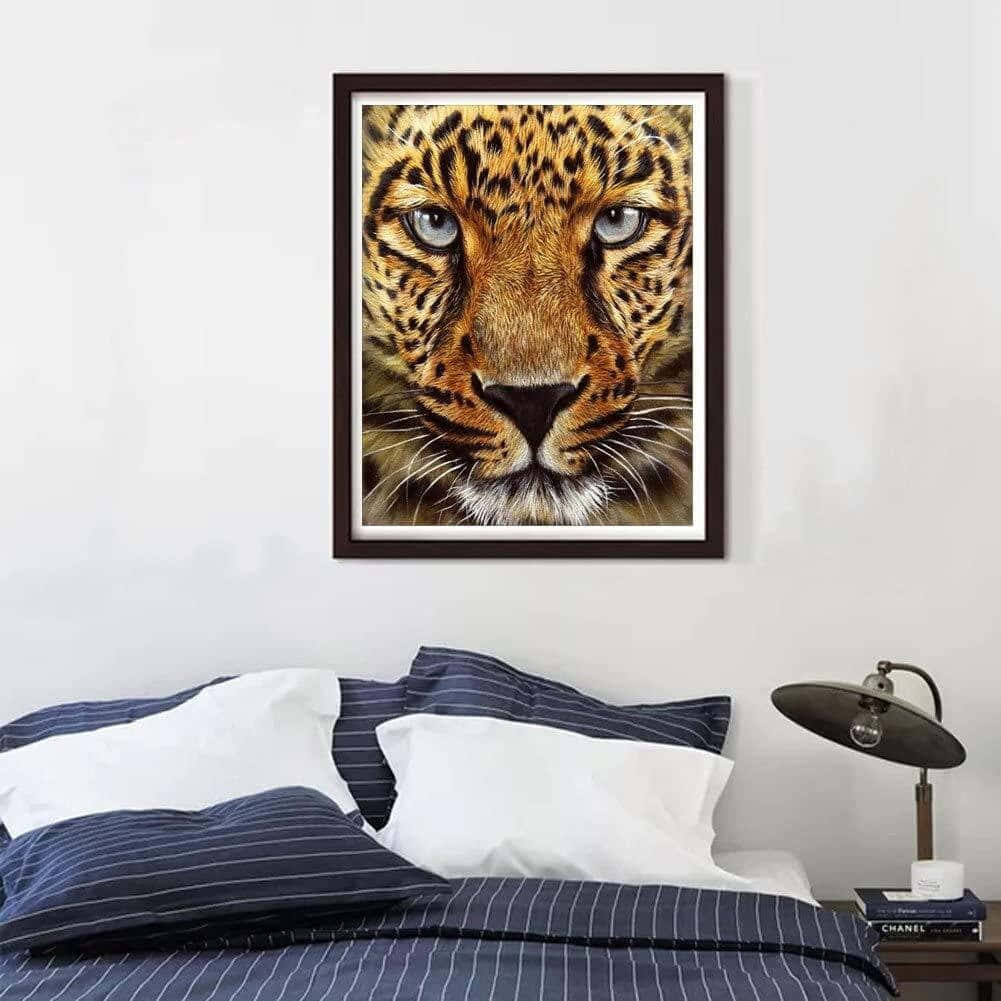 Leopardrahmenfoto Im Schlafzimmerbild