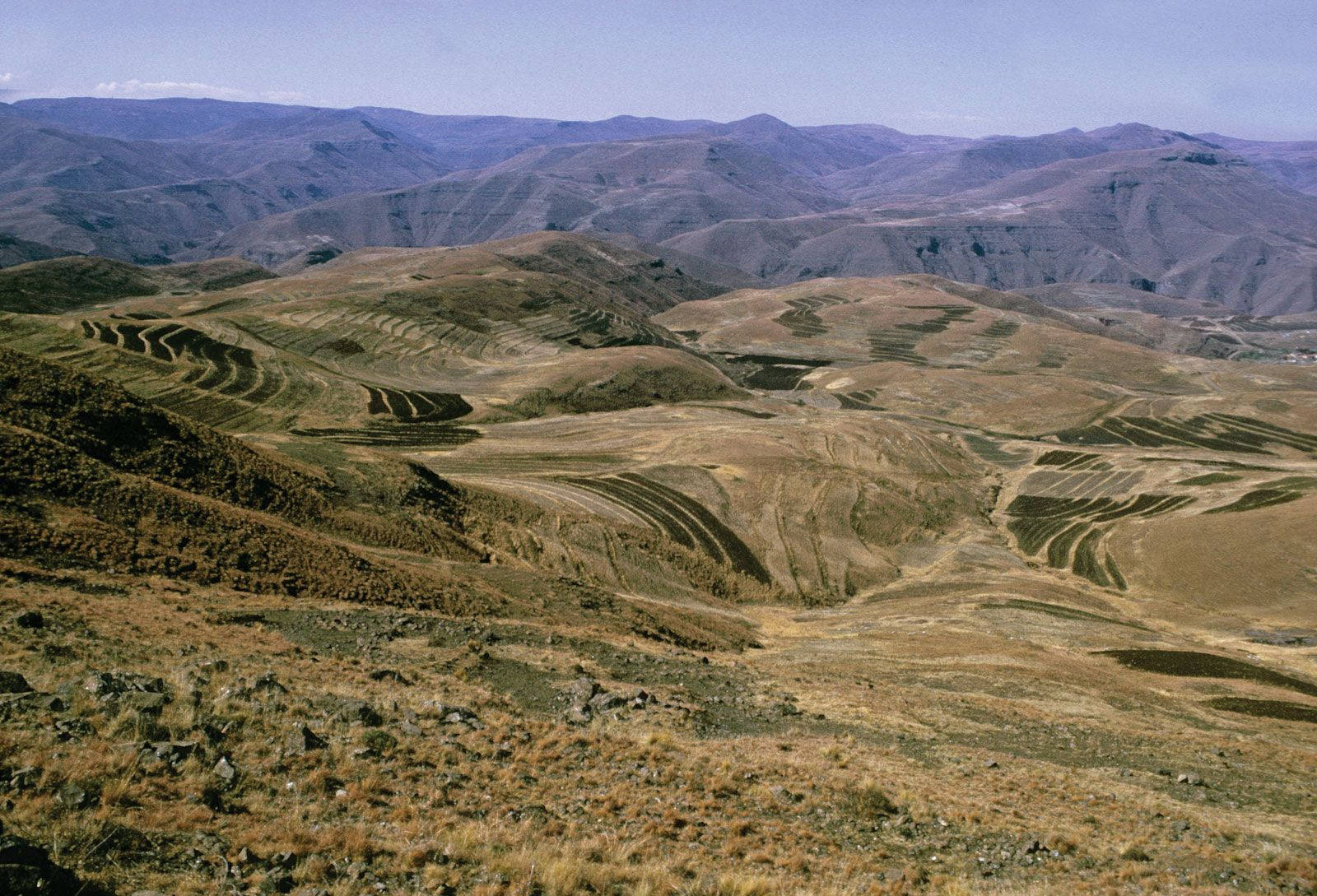 Paesaggiomontuoso Arido Del Lesotho. Sfondo