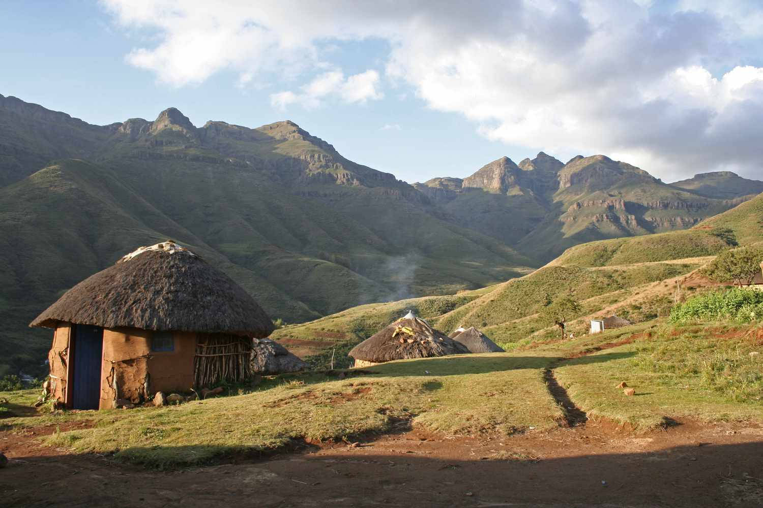Lesothorundes Bergchalet Wallpaper