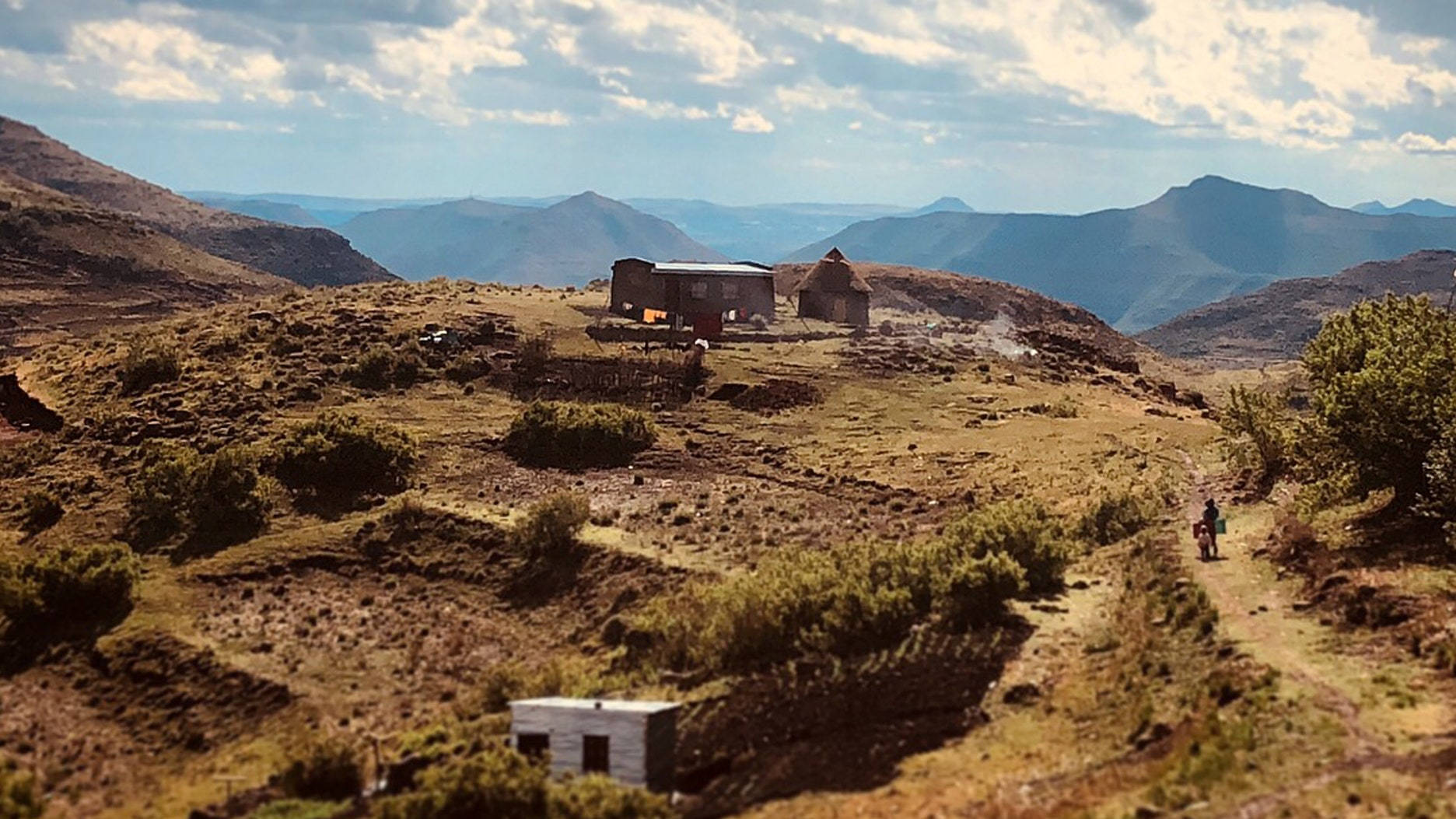 Flade bjergstrukturer Lesotho teem med farver Wallpaper
