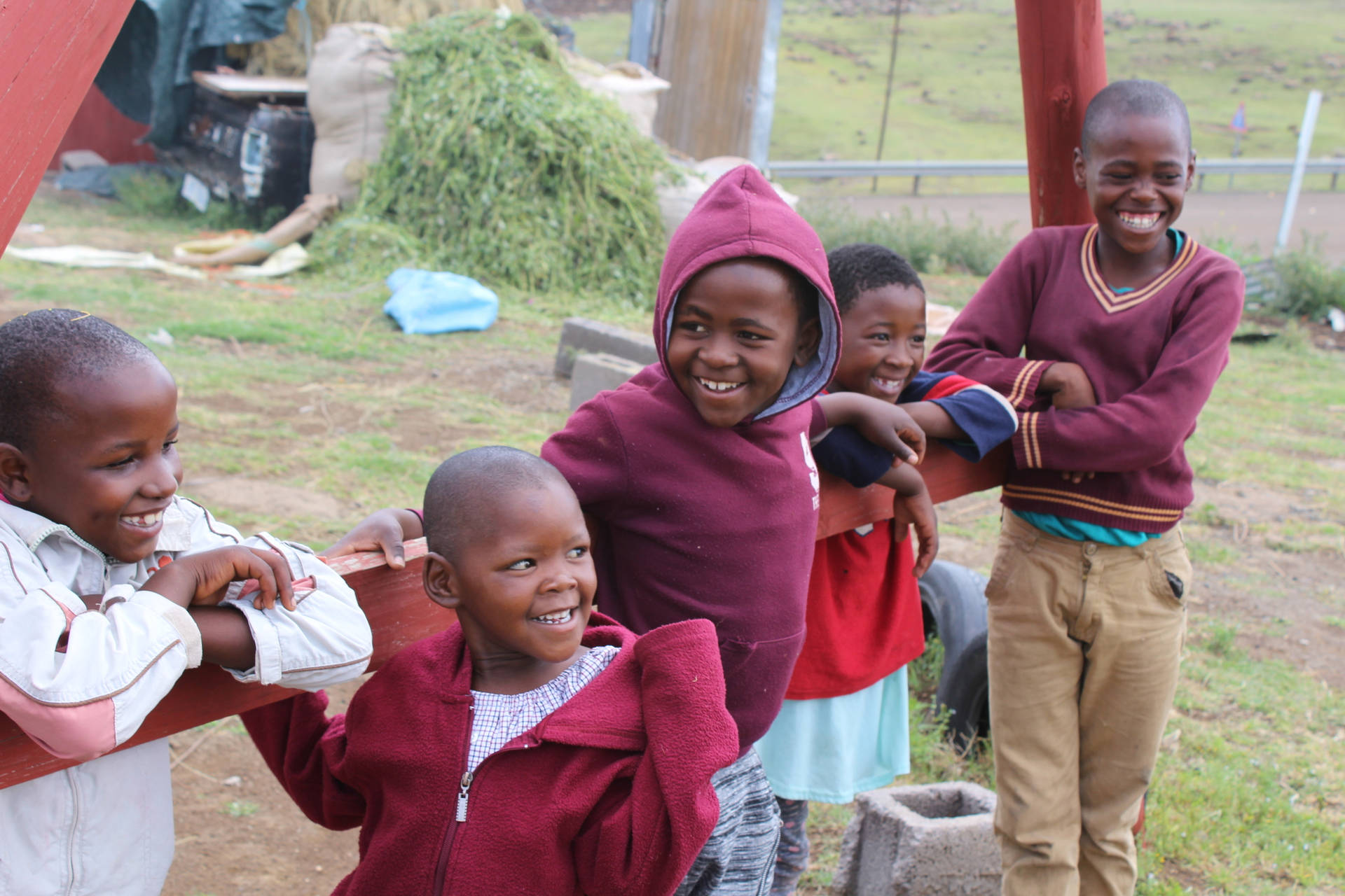 Bambinifelici In Lesotho Che Sperimentano La Gioia Sfondo