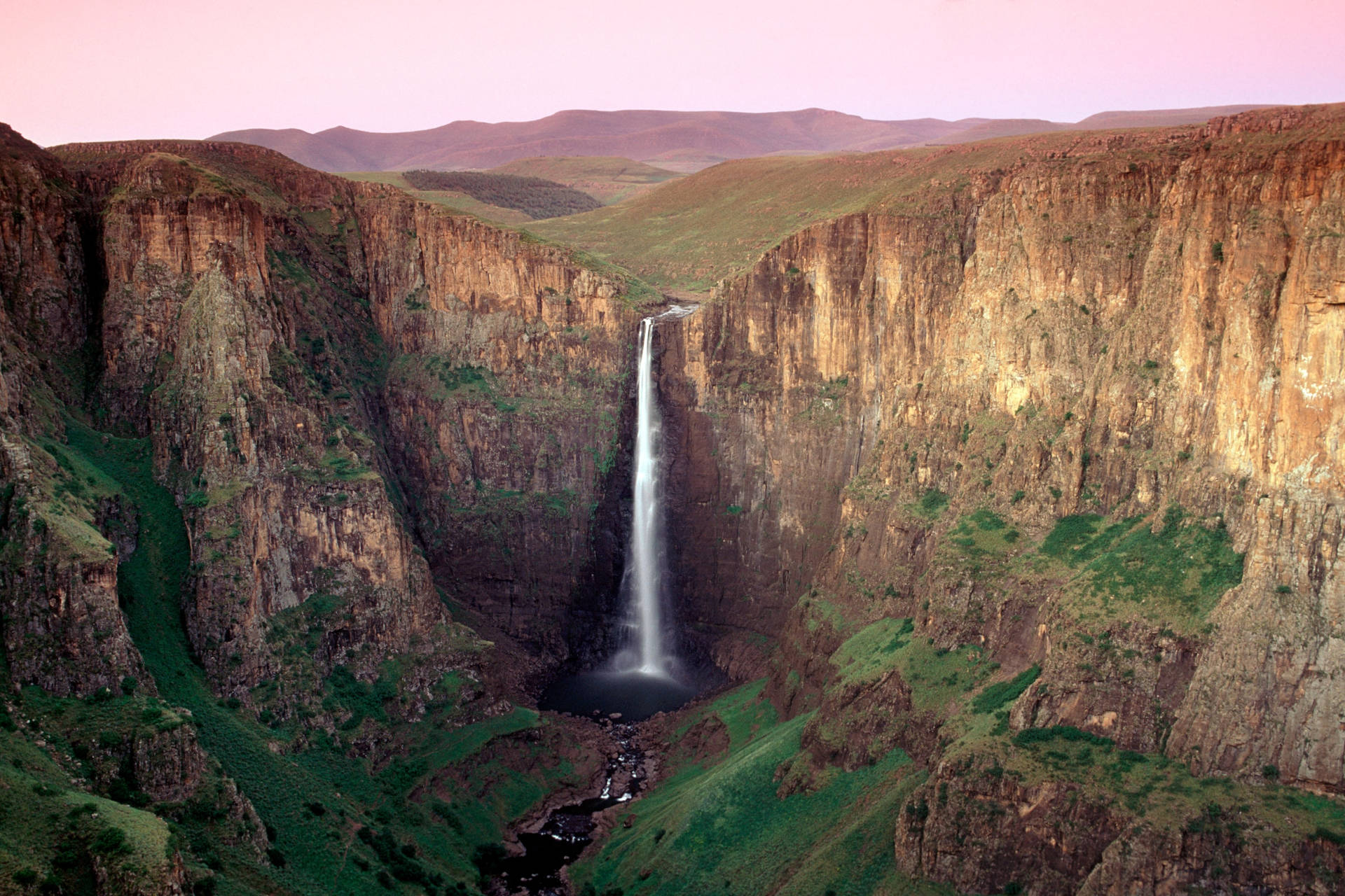 Lesothocascate Di Maletsunyane Cieli Rosa Sfondo