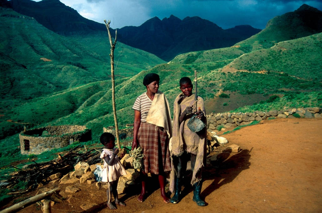 Montanhasde Lesoto Três Pessoas Papel de Parede