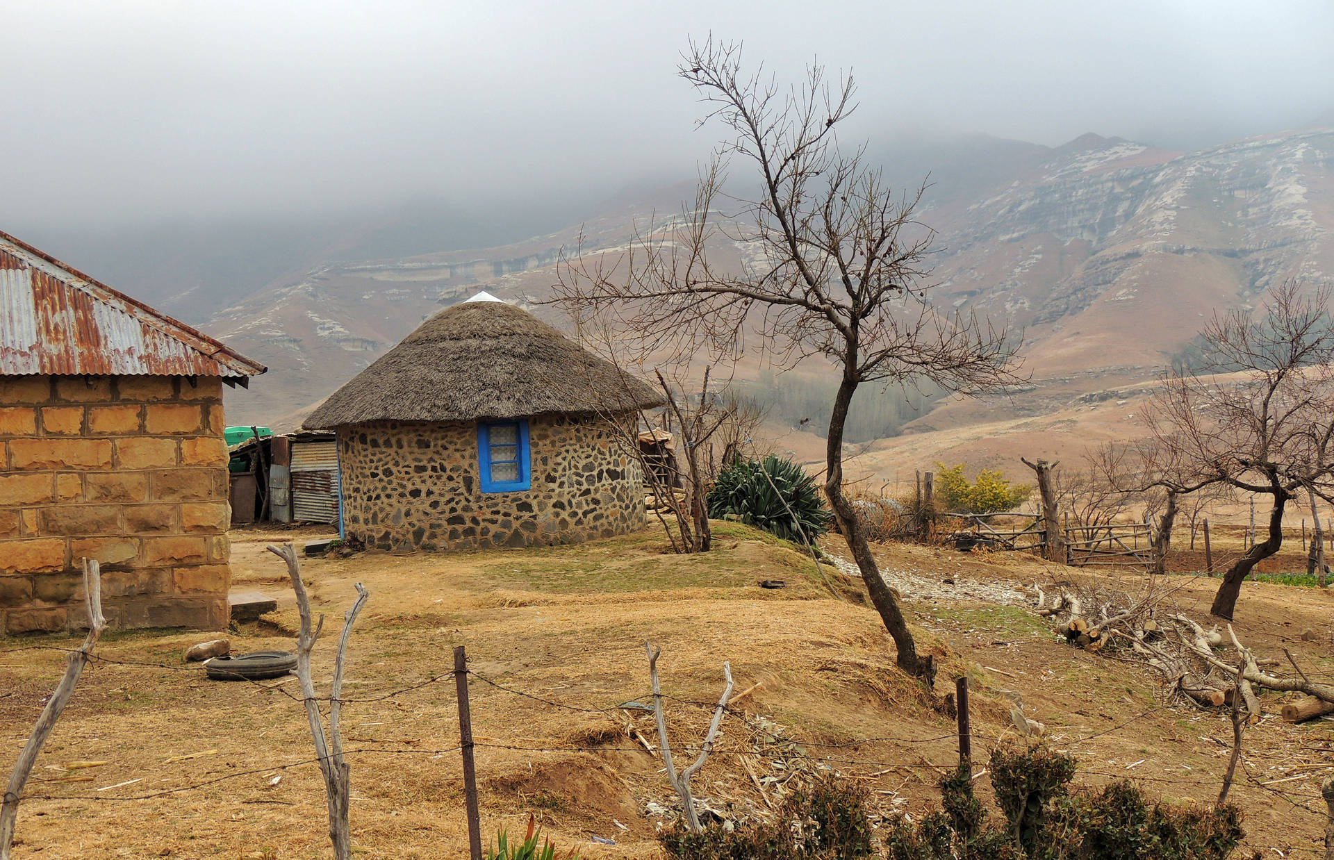 Casatradizionale Di Pietra Del Lesotho Sfondo