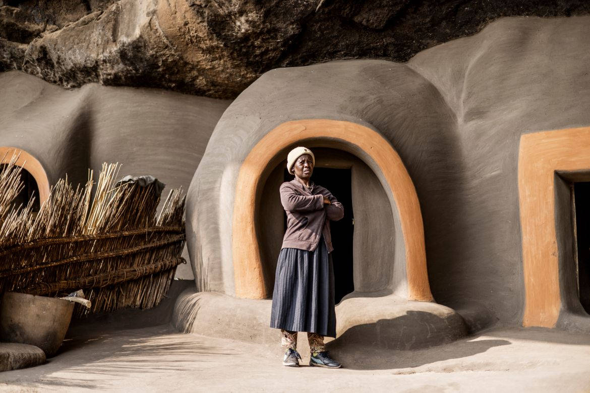 Lesotho Woman Posing Dwelling Wallpaper