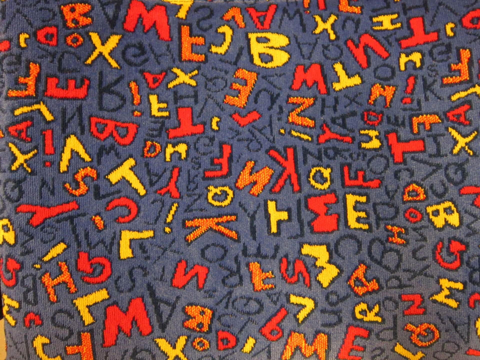Letteredell'alfabeto Colorate Su Uno Sfondo Scuro