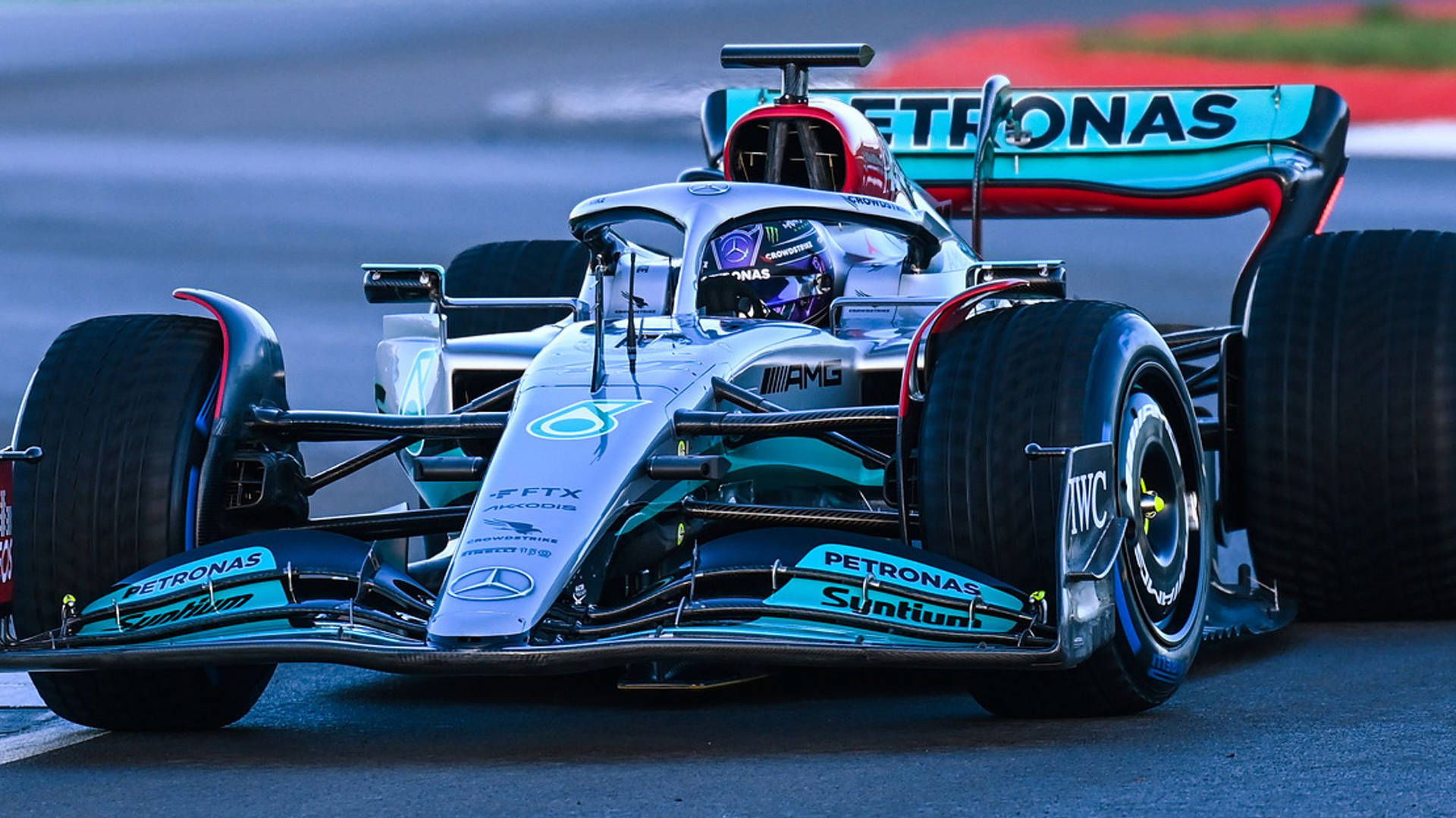 Lewis Hamilton Front View ferie baggrundsbillede Wallpaper