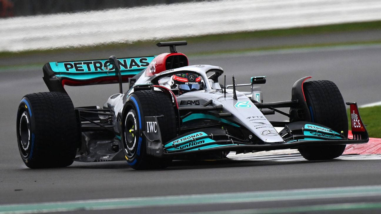 Lewis Hamilton Turning Left Wallpaper