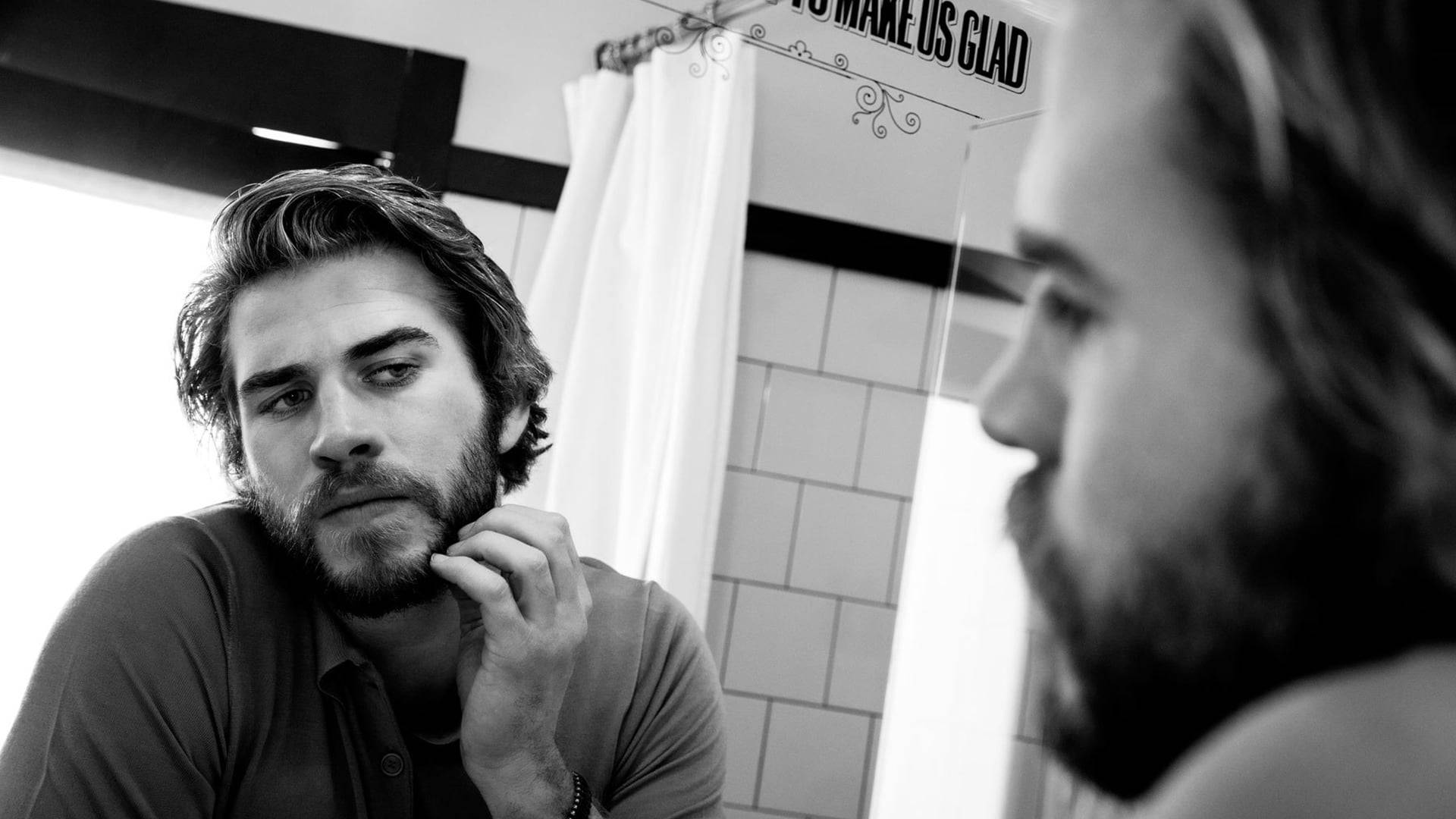 Liam Hemsworth In The Mirror Wallpaper