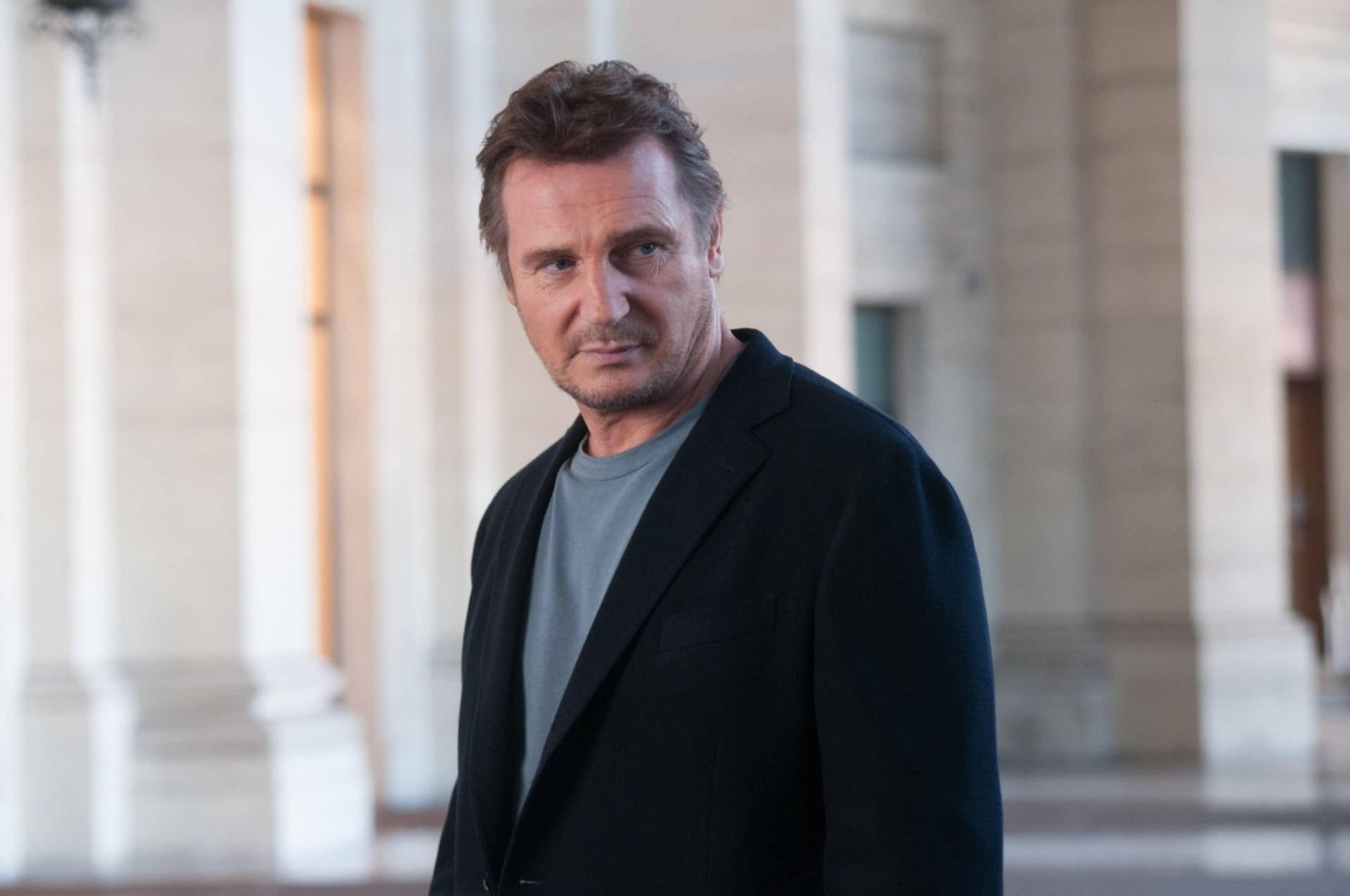 Liam Neeson Side Look Third Person Movie Wallpaper
