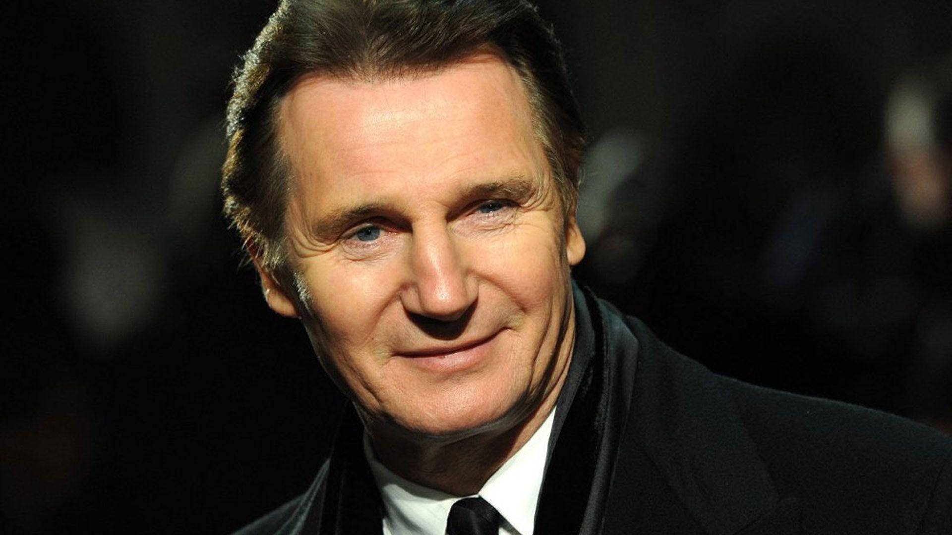 Liam Neeson Smil En Million Måder At Dø Film Tapet Wallpaper