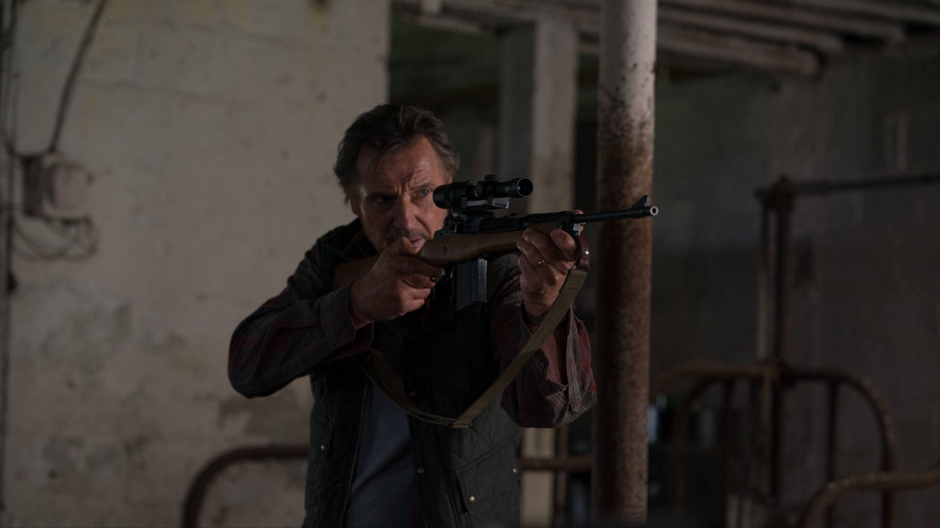 Liam Neeson The Marksman Shooting Gun Wallpaper