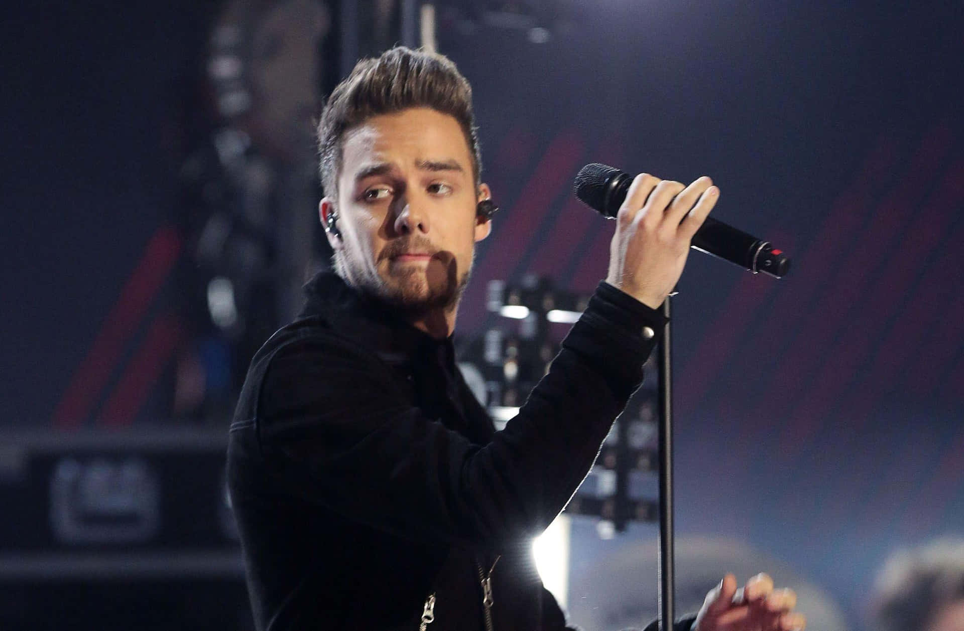 Performing On Stage Liam Payne Wallpaper