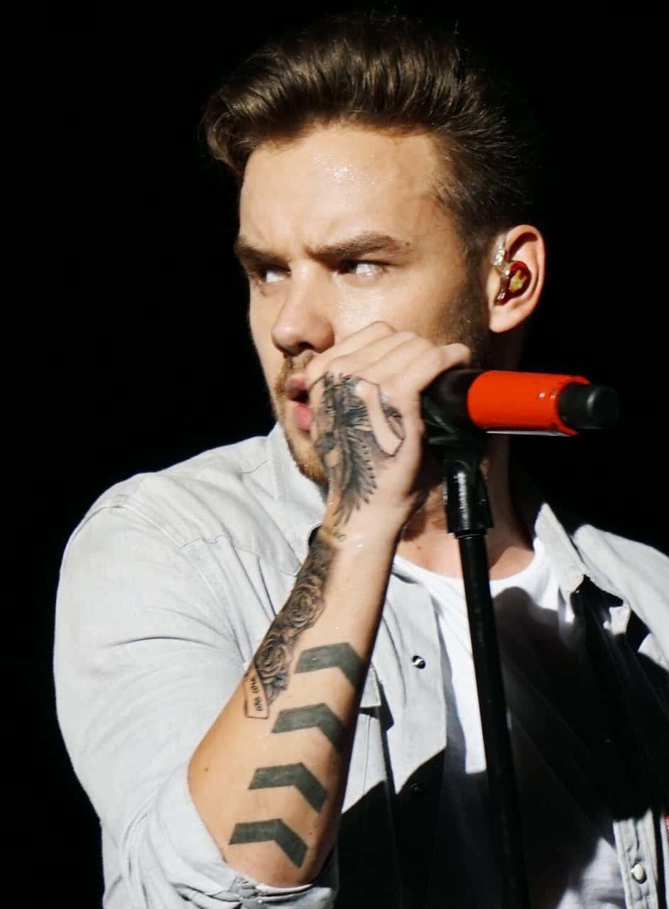 Liam Payne Red Microphone Wallpaper