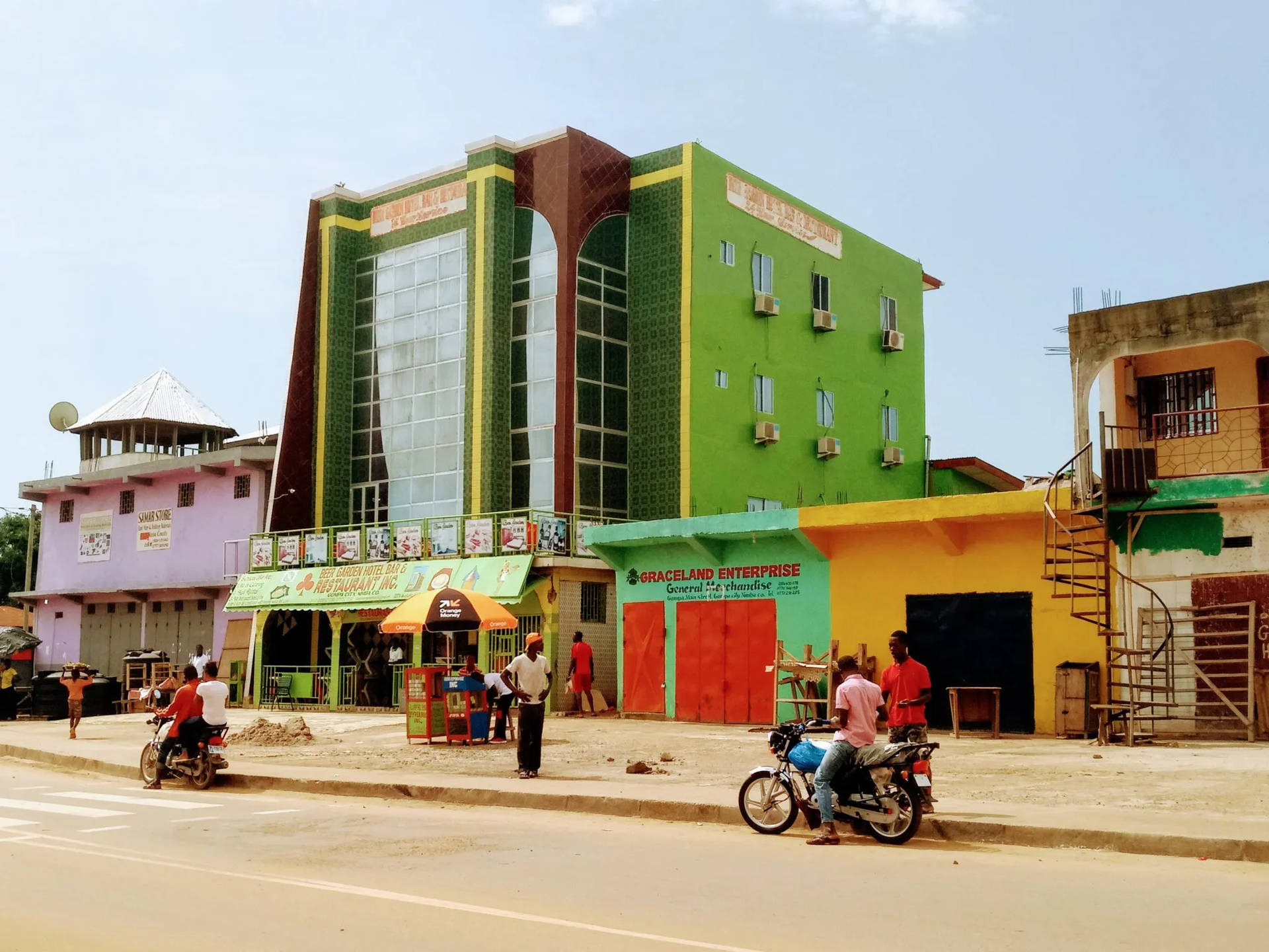 Set Colorful Buildings fra Liberia på din computer Wallpaper