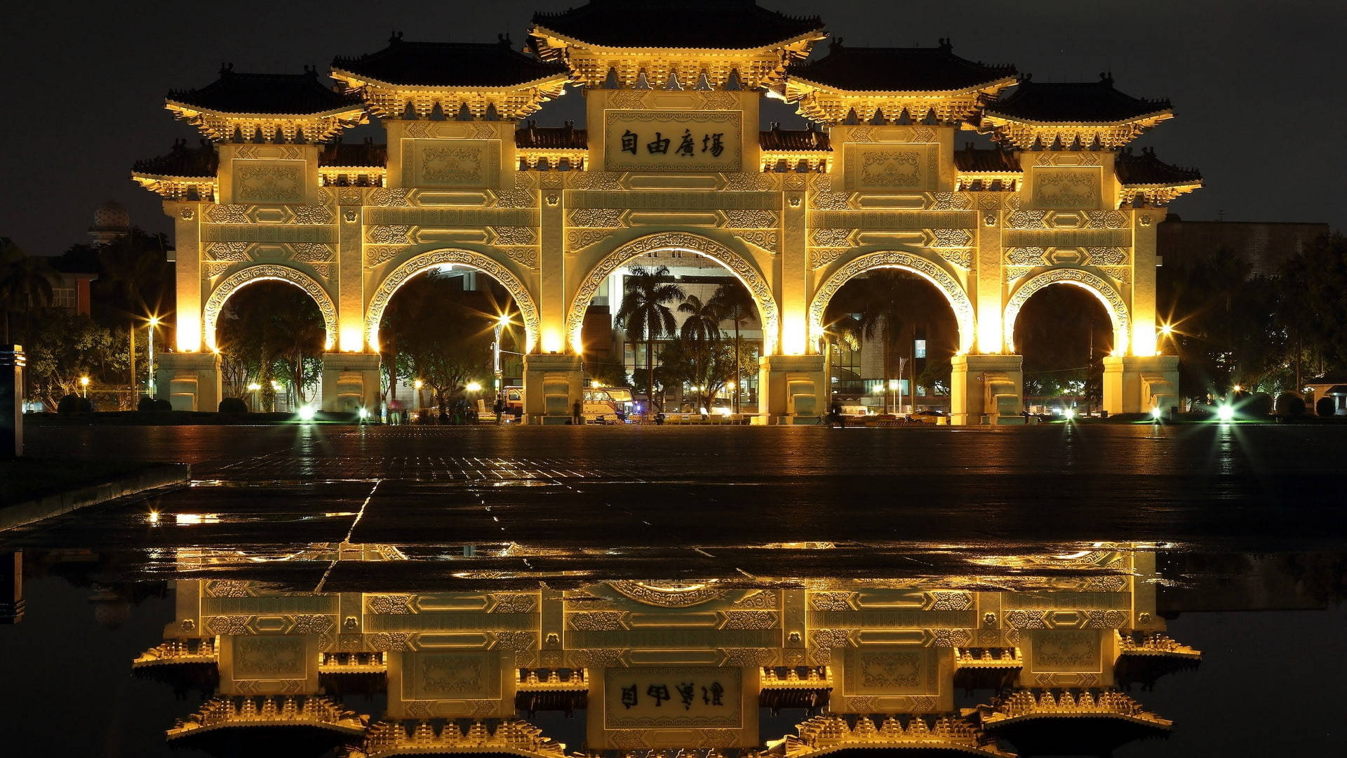 Liberty Square Arch In Taiwan Wallpaper
