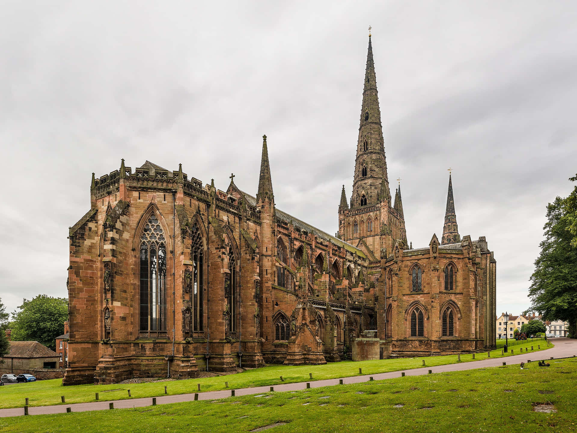 Lichfield Cathedral Exterior View Wallpaper