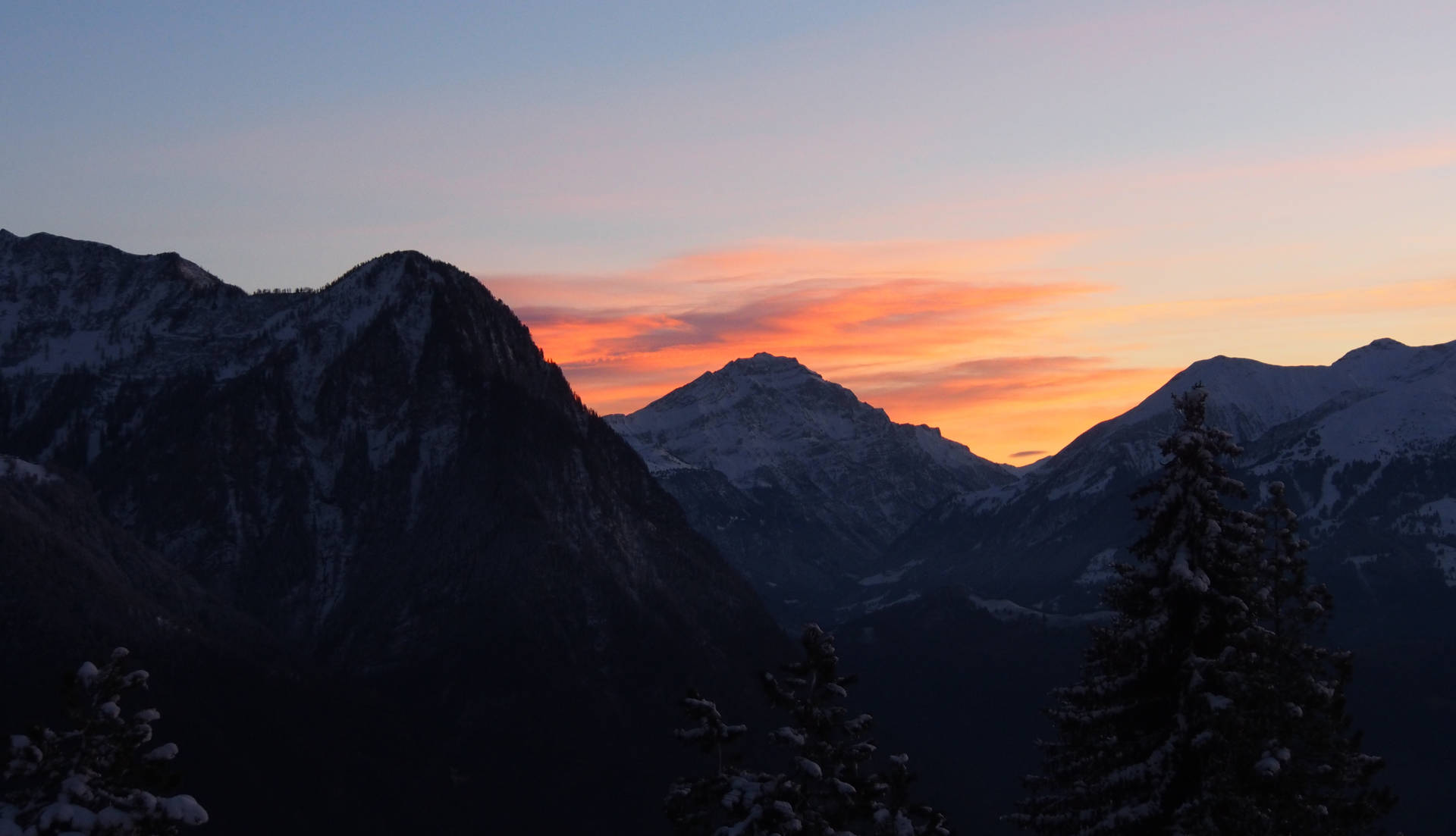 Montanhasde Liechtenstein E Pôr Do Sol. Papel de Parede