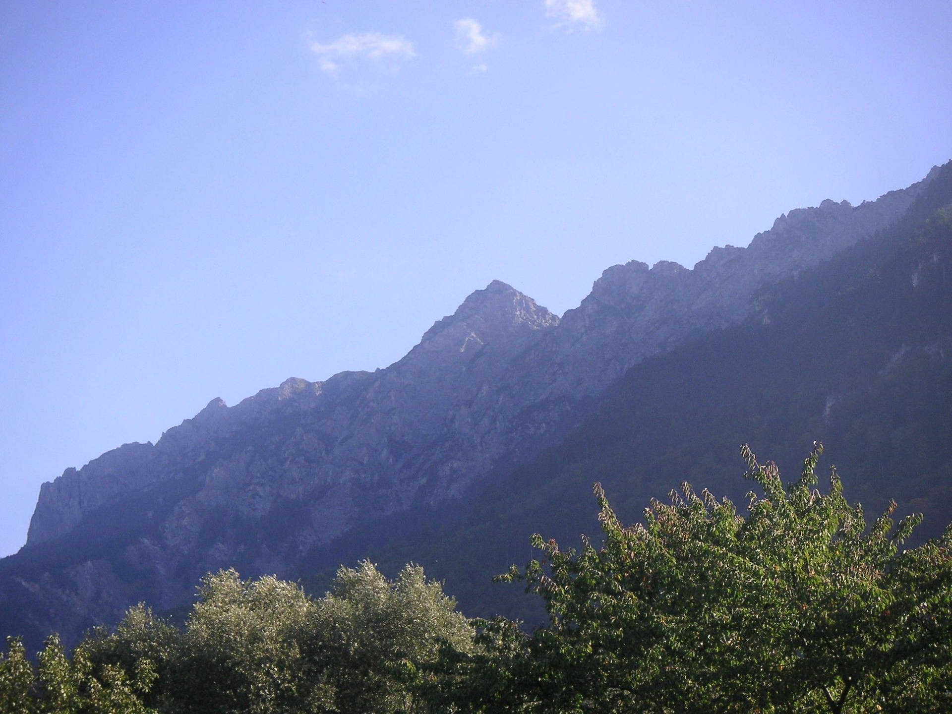 Liechtenstein Gigantesche Montagne Sfondo