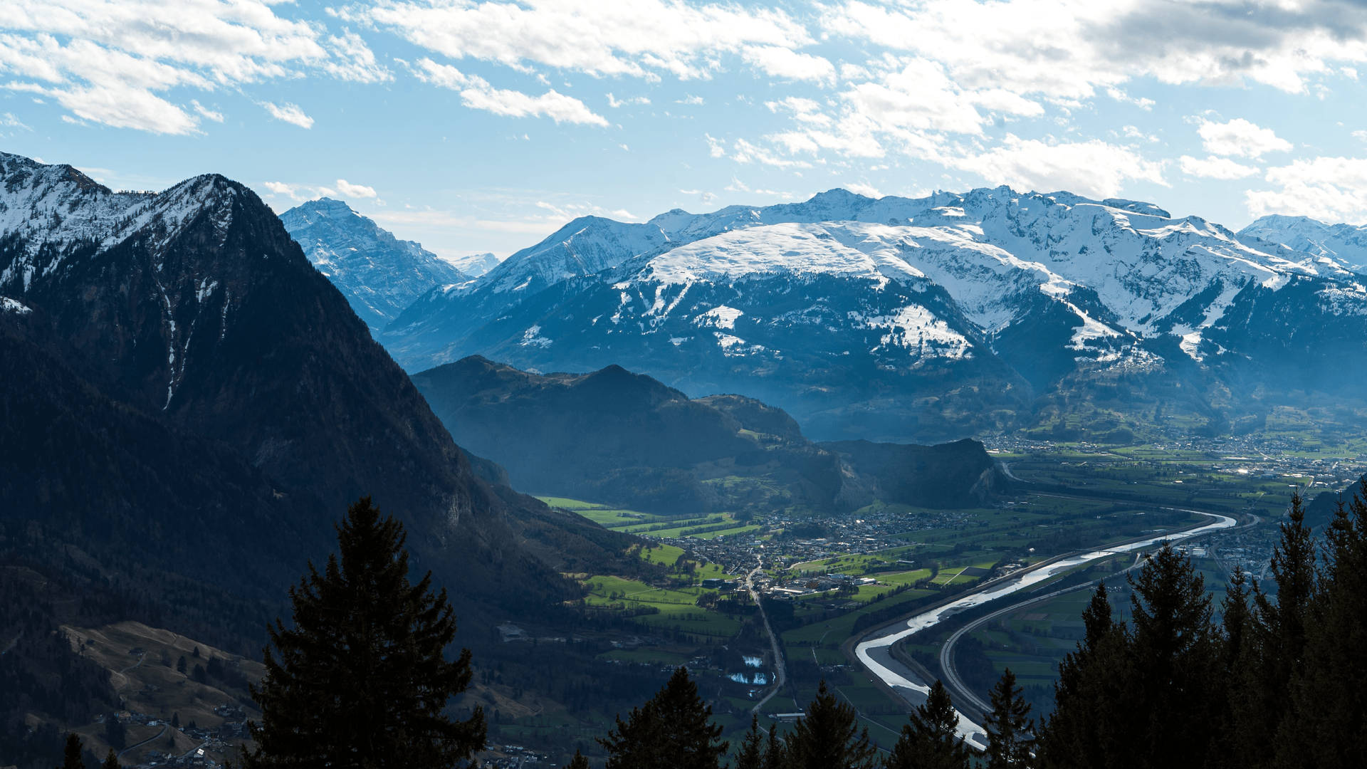 Il Paesaggio Mozzafiato Del Liechtenstein Sfondo
