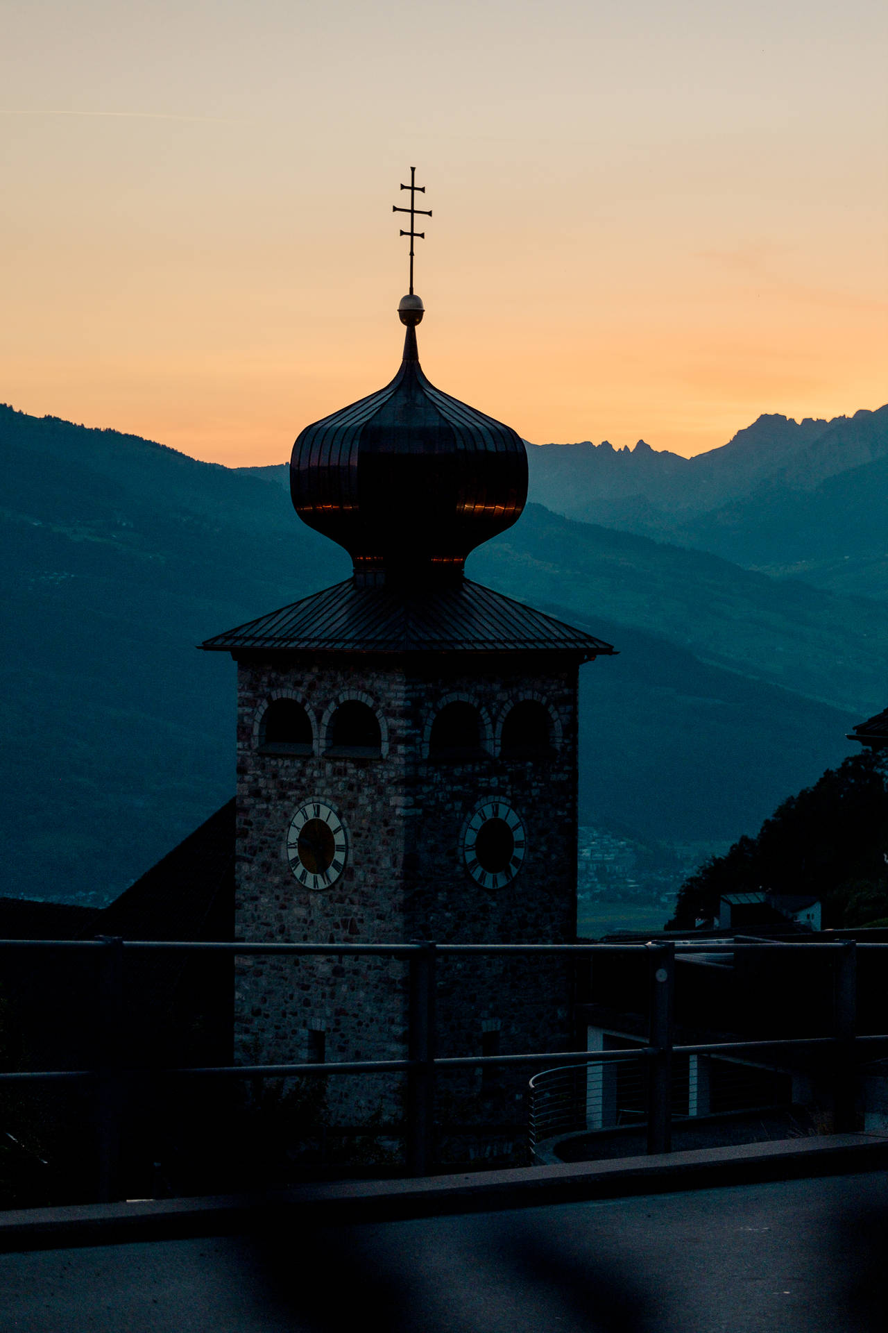 Puesta De Sol En Triesenberg, Liechtenstein. Fondo de pantalla