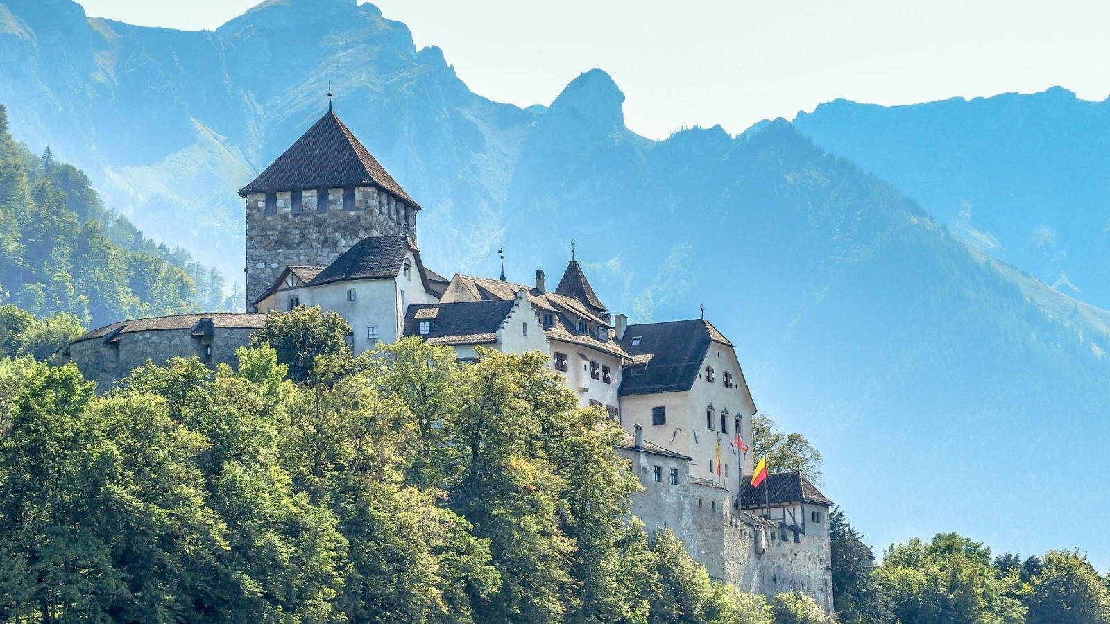 Liechtensteinvaduz Castle Would Be Translated To German As 