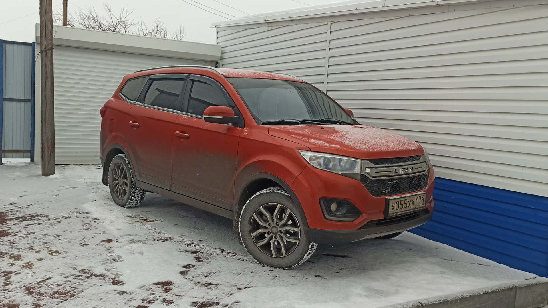 Suv Orange Lifan Myway En Hiver Fond d'écran