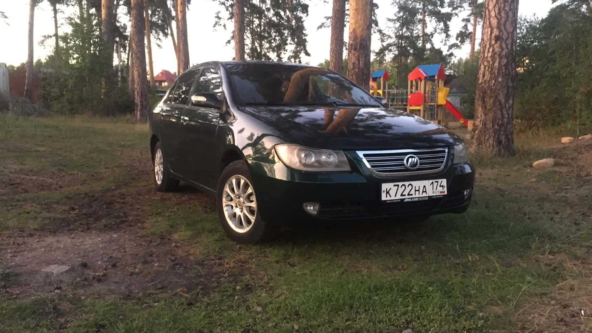 Berline Lifan620 Garée En Plein Air Fond d'écran