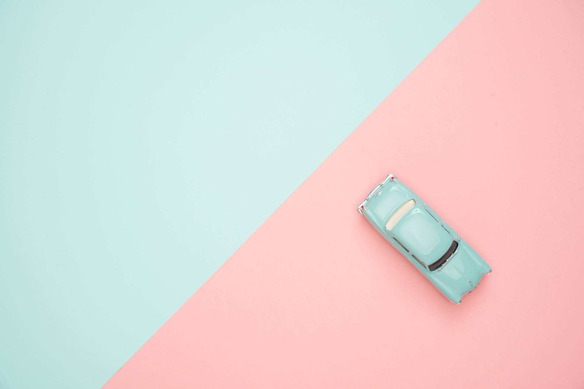 Lysblå bil pastelfarvet skrivebordsbaggrund Wallpaper