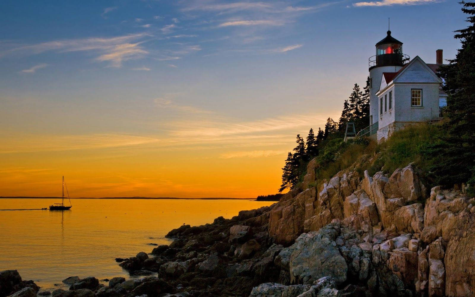 Lighthouse Overlooking Acadia National Park Wallpaper