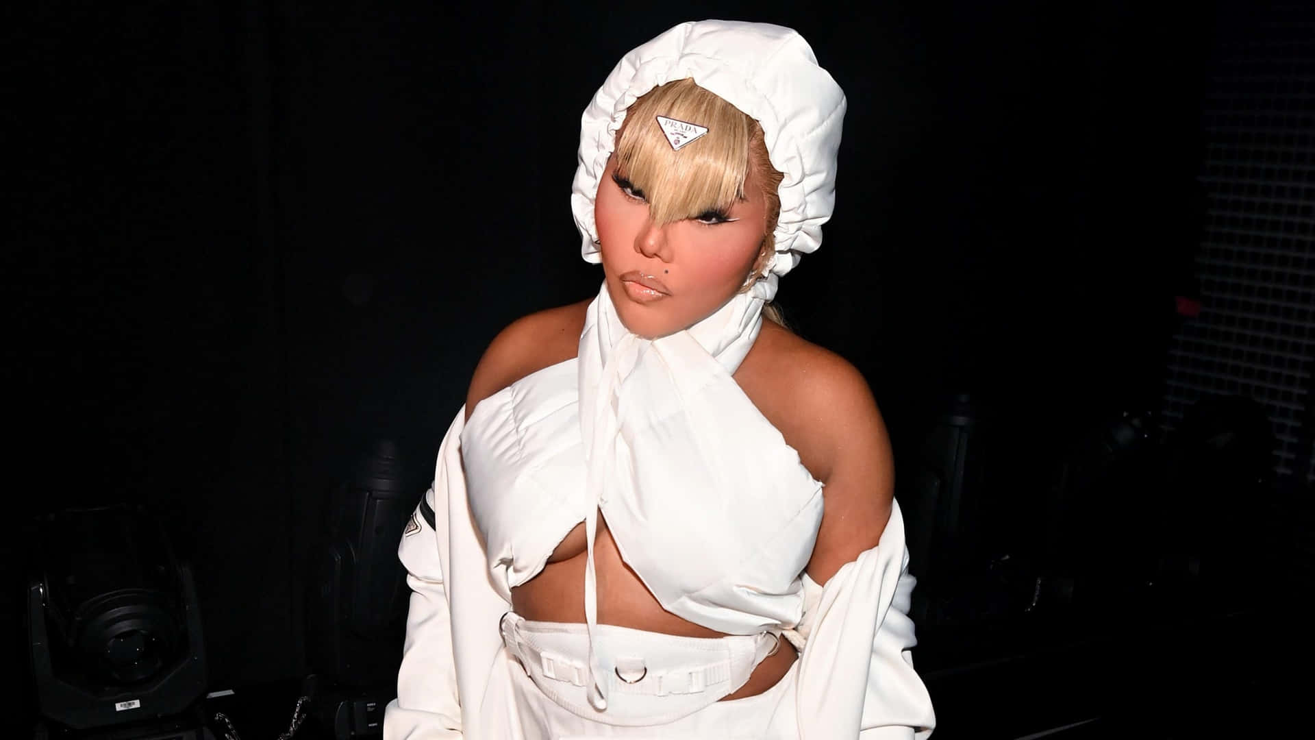 Lil Kim White Outfit Event Wallpaper
