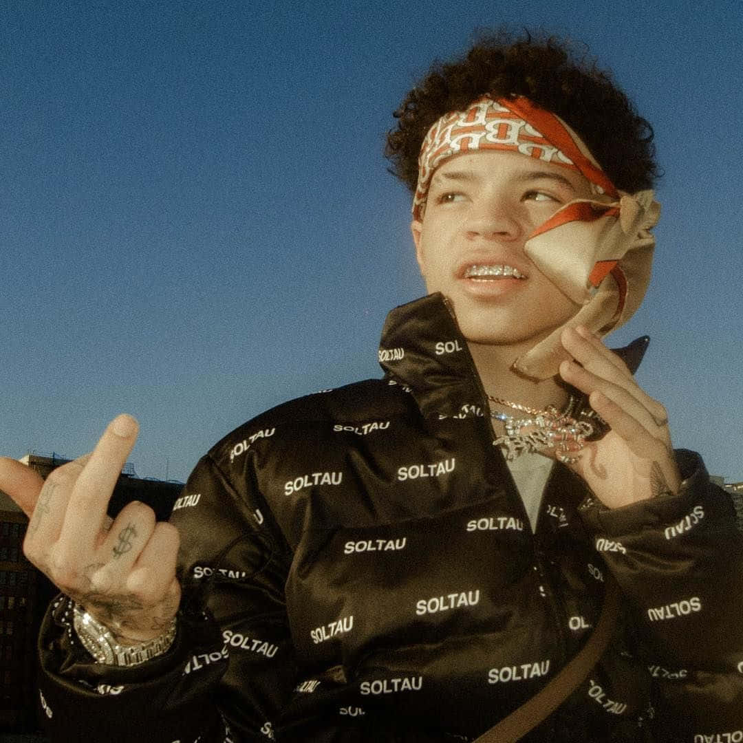 Lil Mosey on stage with the crowd in the background Wallpaper