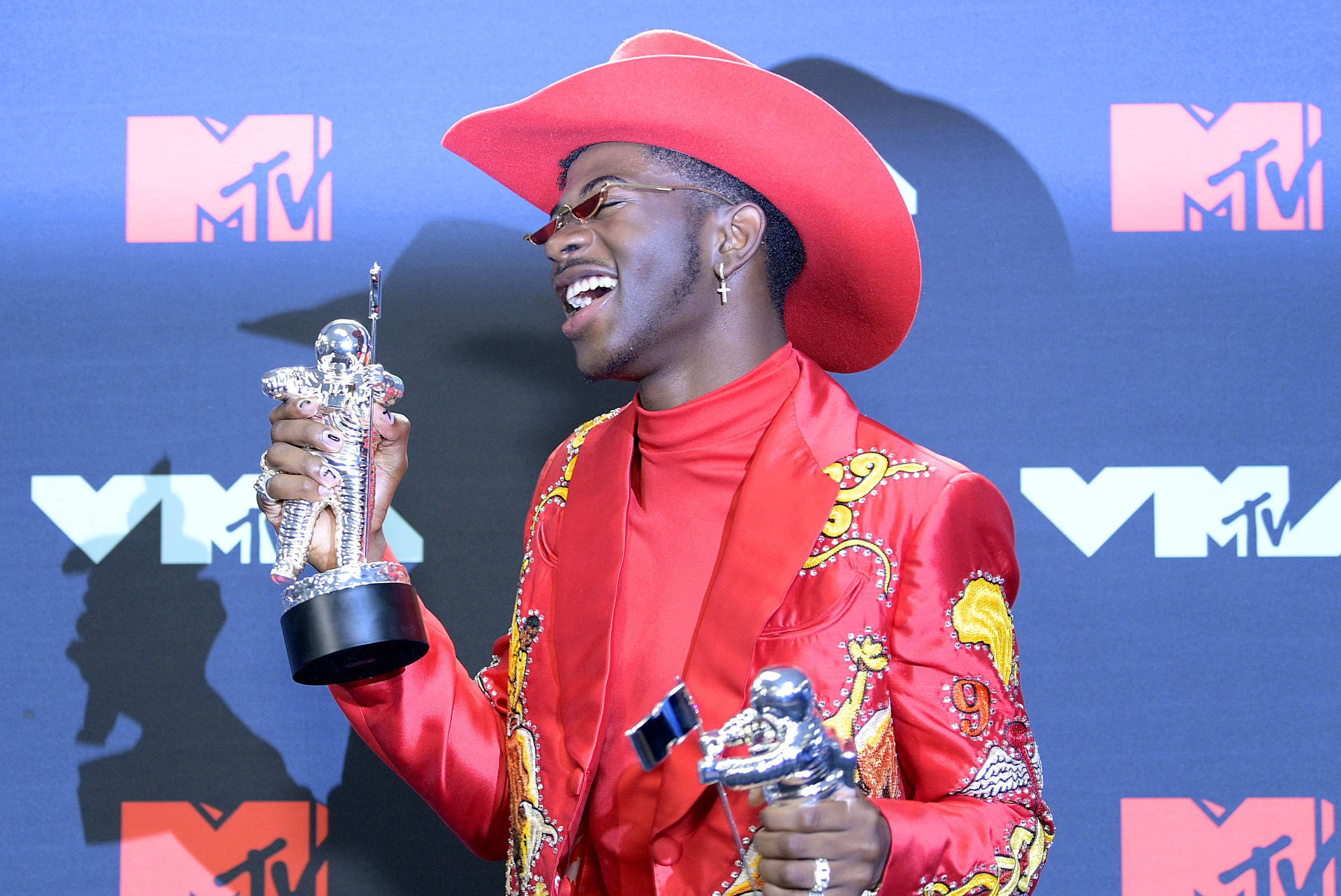Lil Nas X Vma 2019 Trophies Background